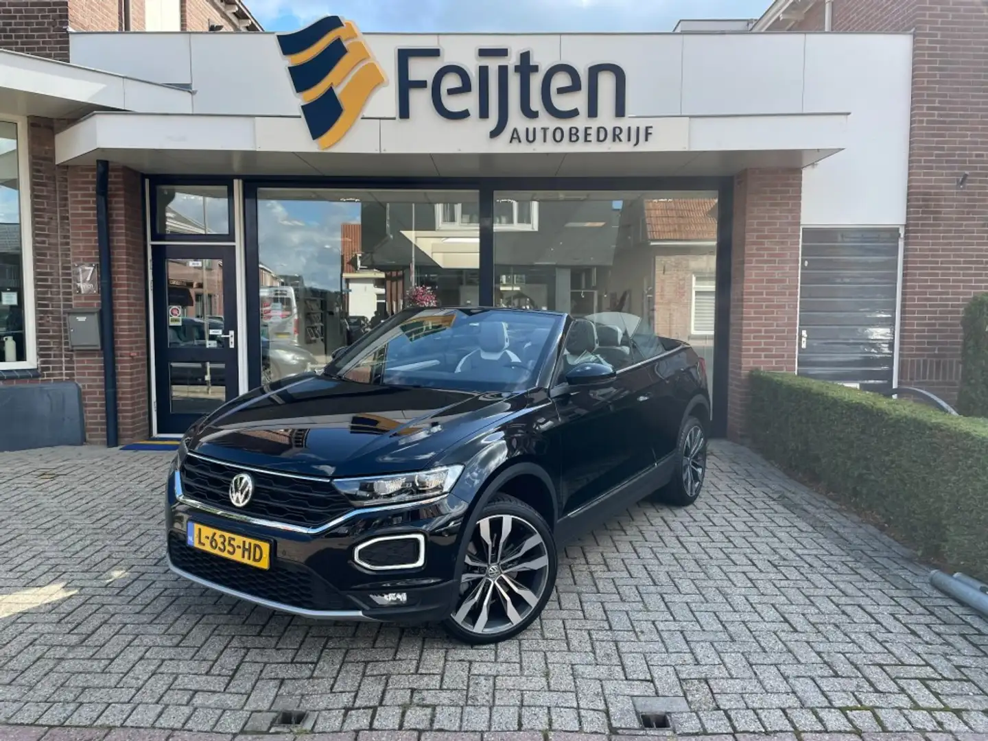 Volkswagen T-Roc 1.5 TSI R-Line Zwart - 1