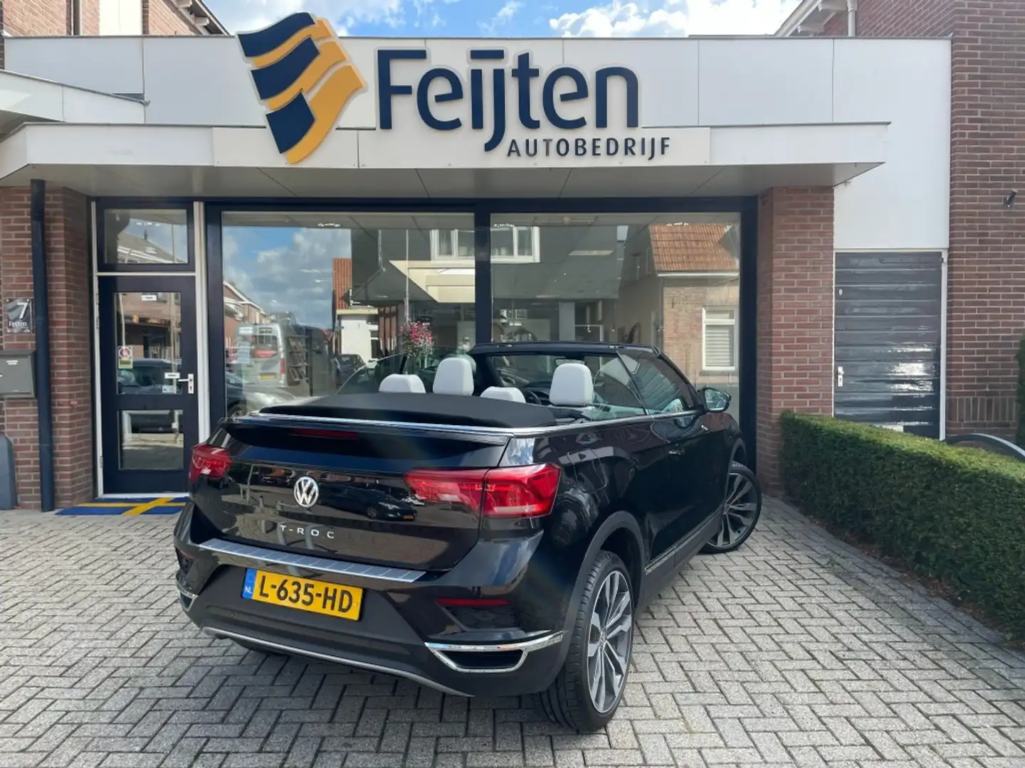 Volkswagen T-Roc 1.5 TSI R-Line Zwart - 2