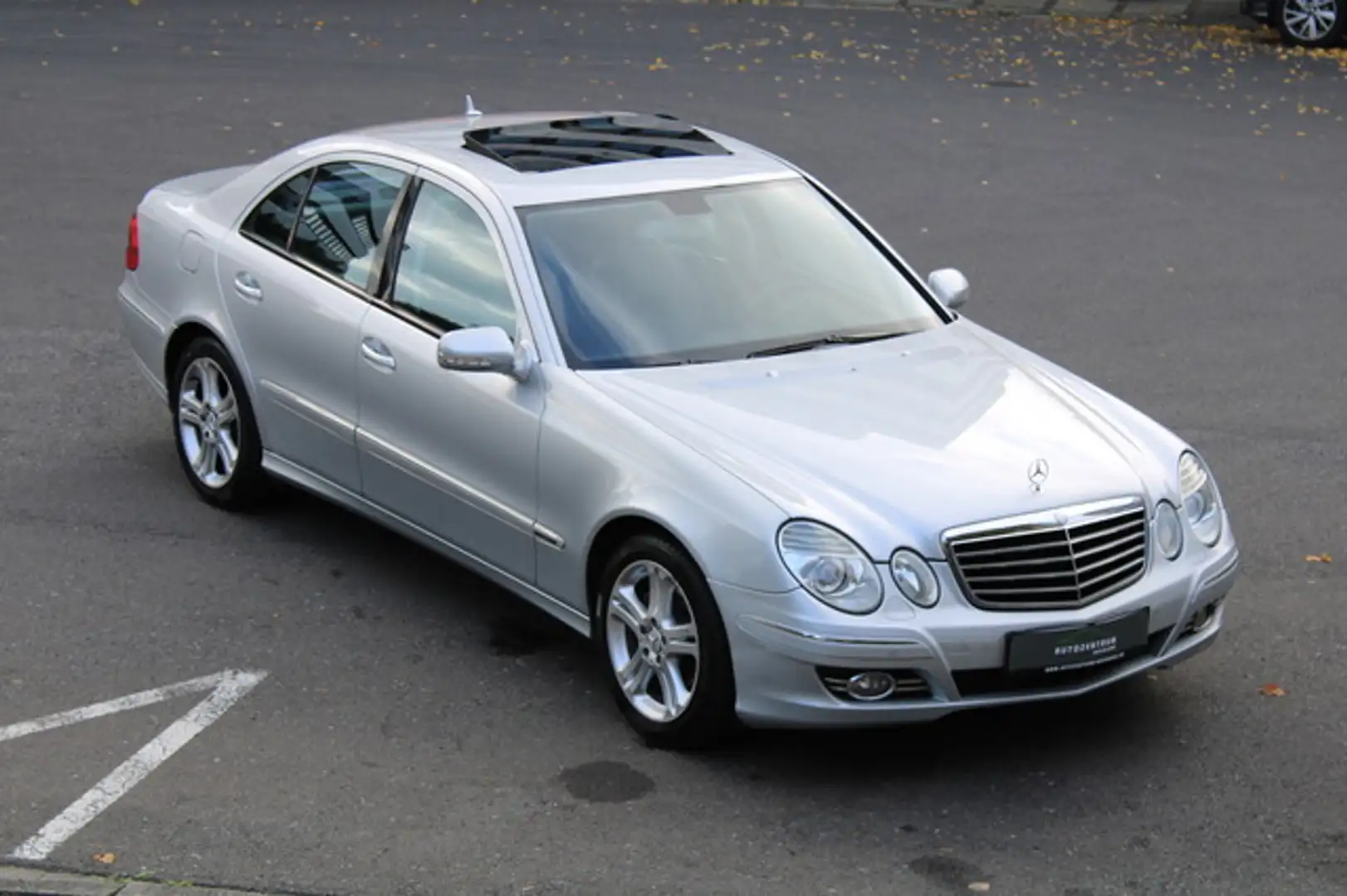 Mercedes-Benz E 280 CDI Avantgarde Leder/Xenon/S-Dach/AHK/Navi Zilver - 1