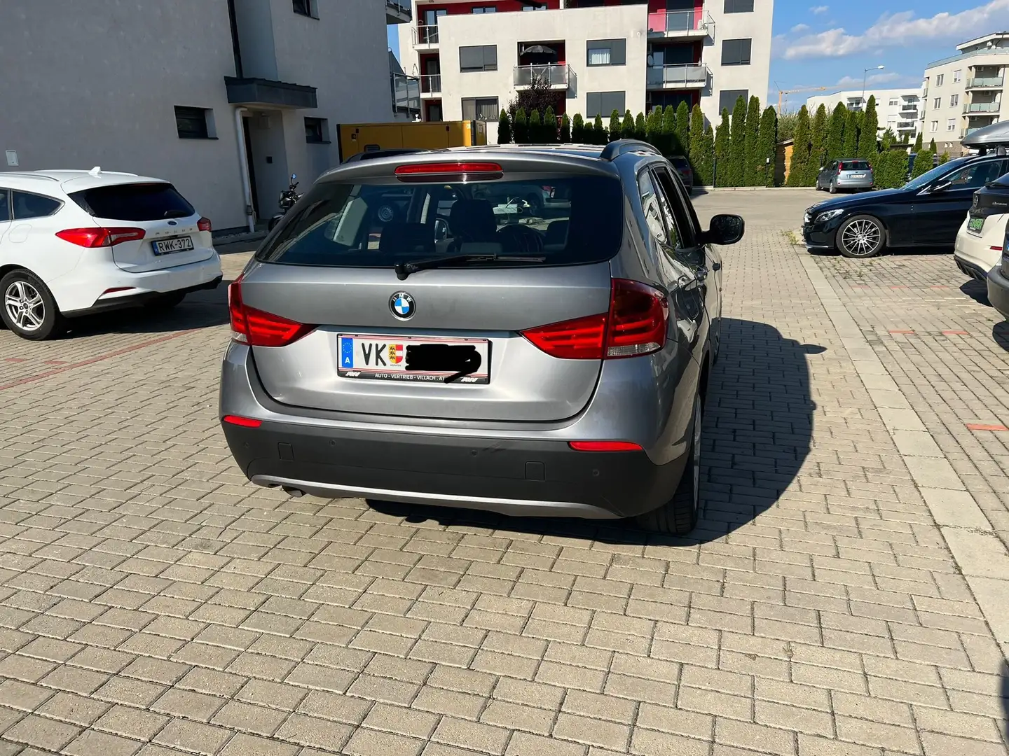 BMW X1 xDrive18d Grau - 2