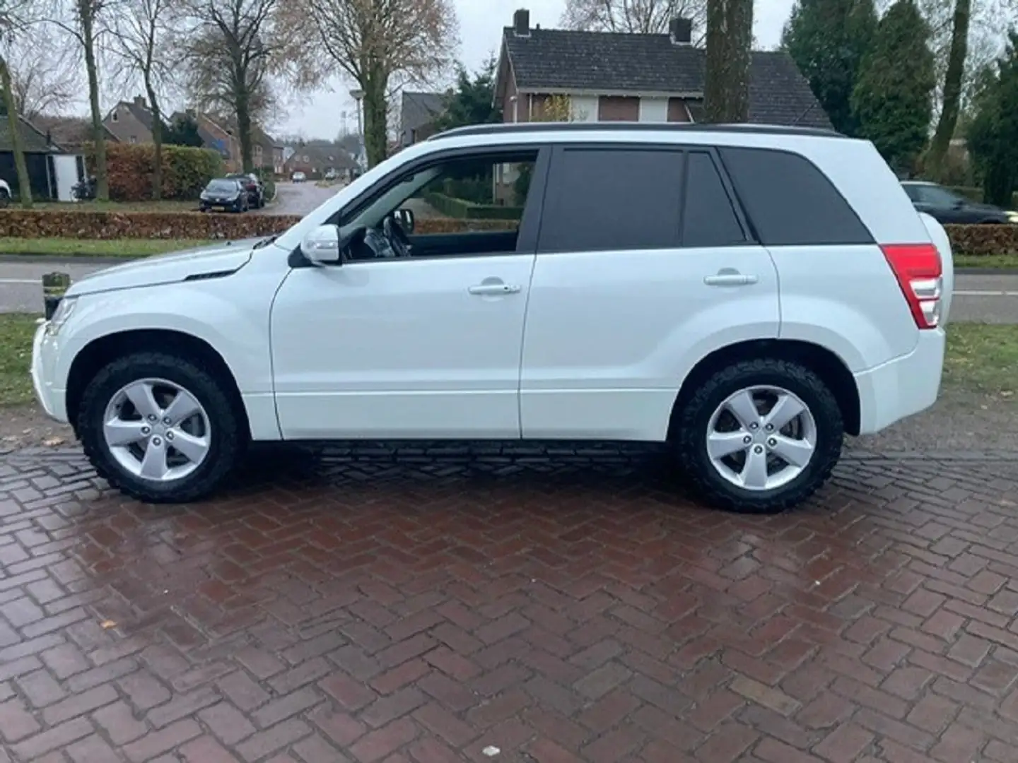 Suzuki Grand Vitara 2.4 Exclusive Bianco - 1