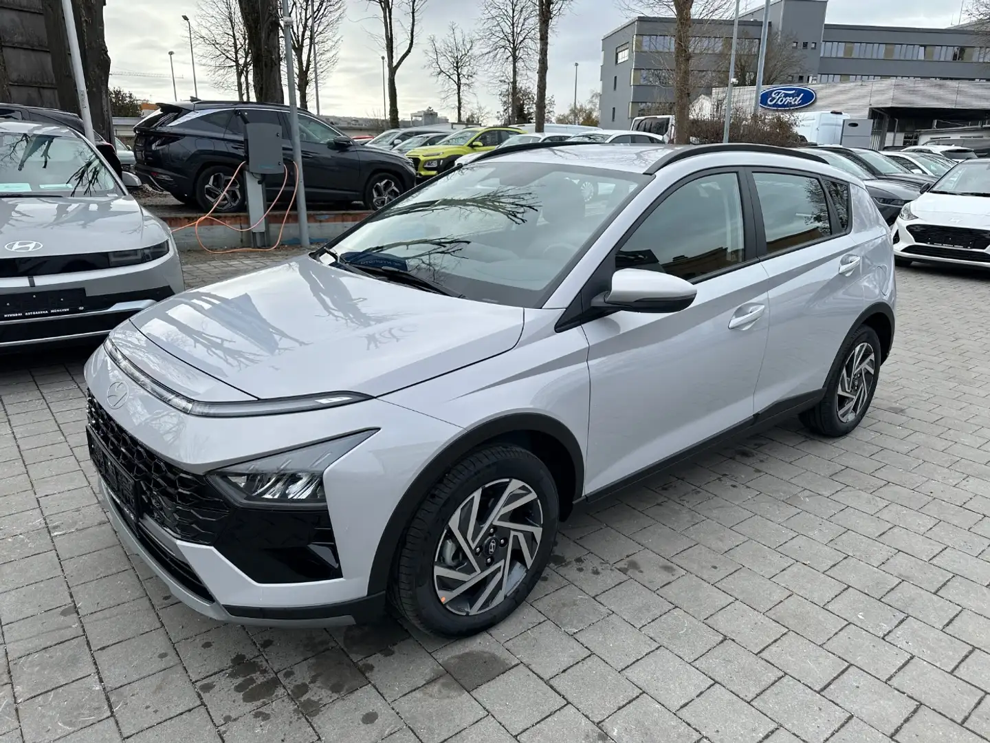 Hyundai BAYON 1.0 T-GDI Trend SpurH LM LED Navi PDC Gris - 2