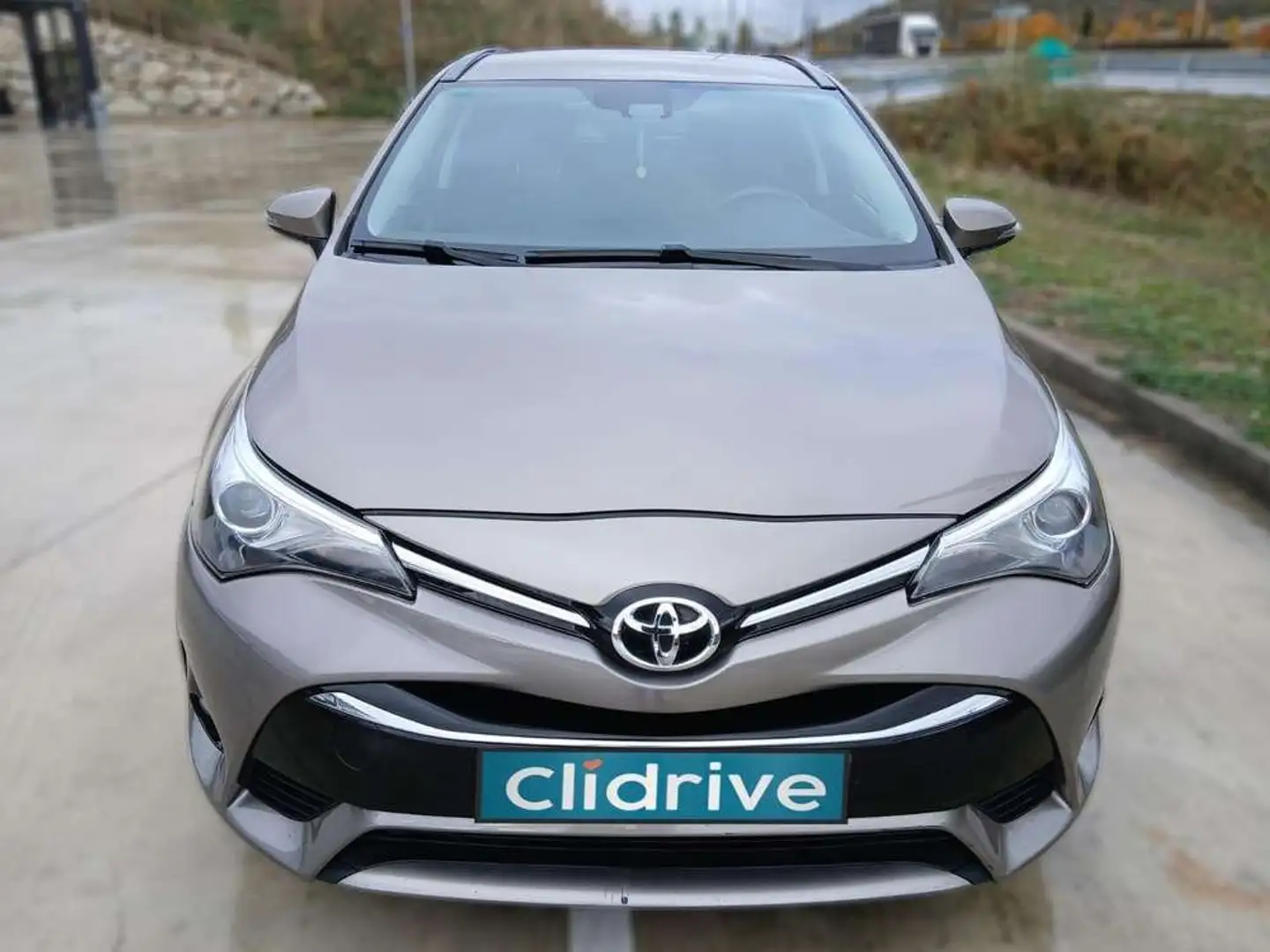Toyota Avensis TS 150D Executive Gris - 2