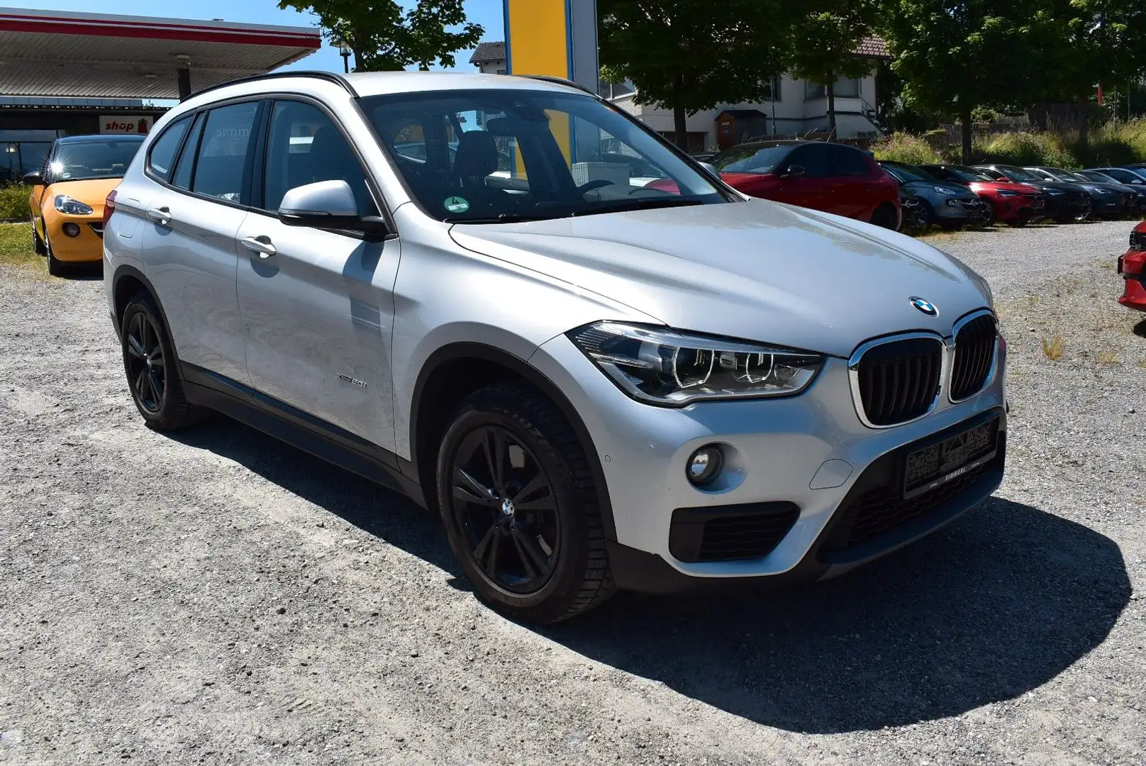 BMW X1 xDrive 20 i Advantage "NAVI/LED/AHK/SHZ" - 1