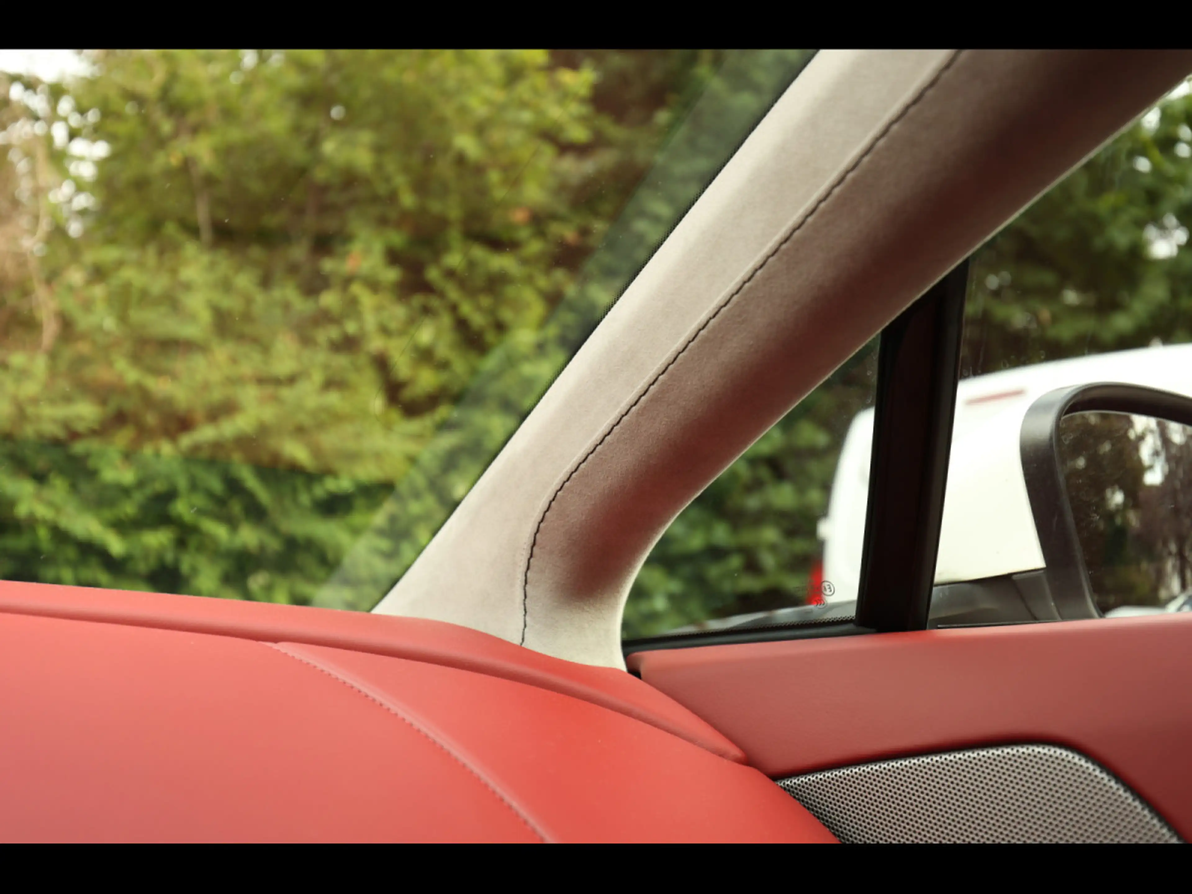 Aston Martin V8 Vantage S COUPE SPORTSHIFT II°STRATUS WHITE METALL — photo 15