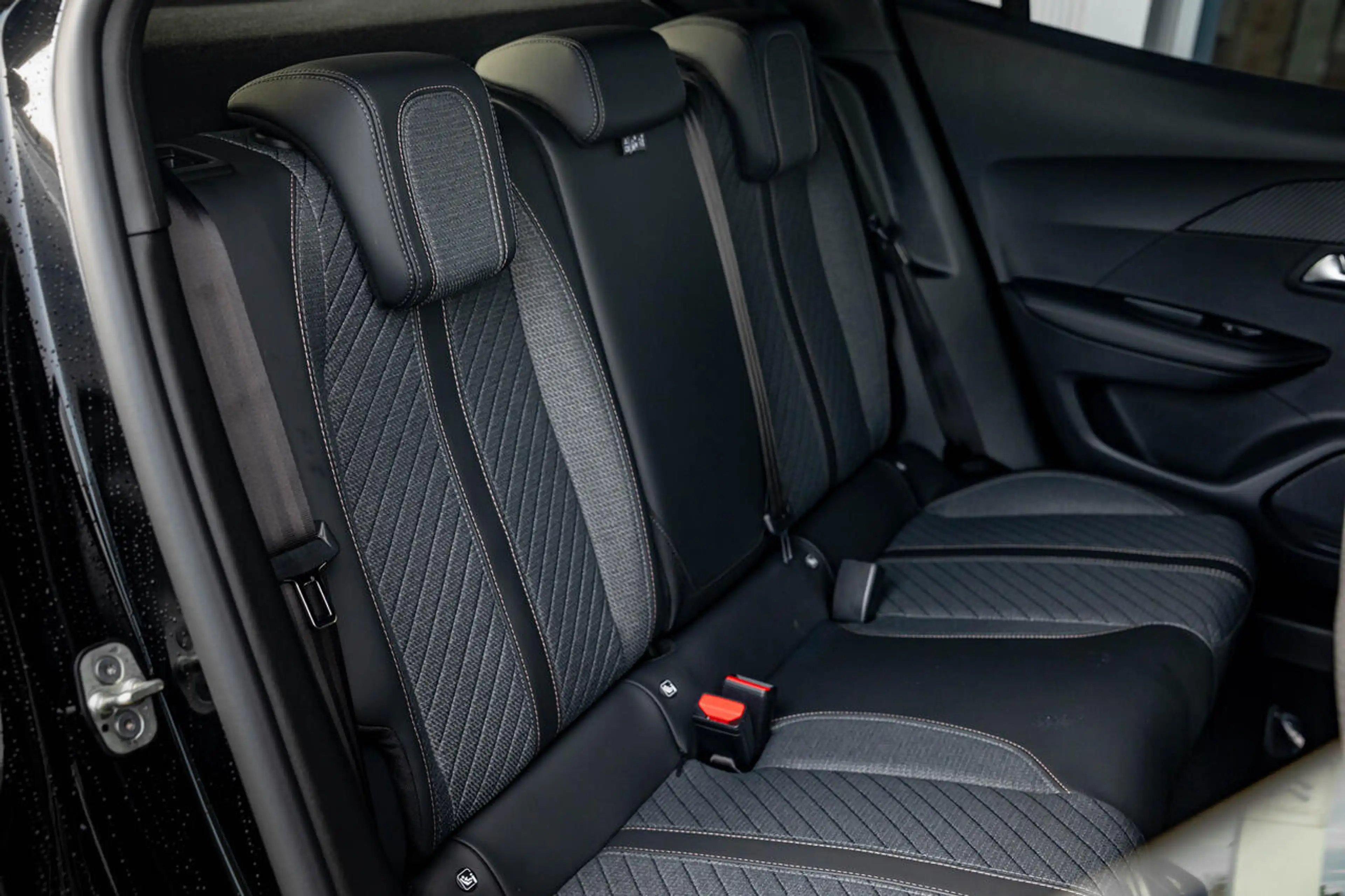 Peugeot 2008 MHEV 145 PK | Navi | 360° | Dodehoekdet. | Adap... — photo 12