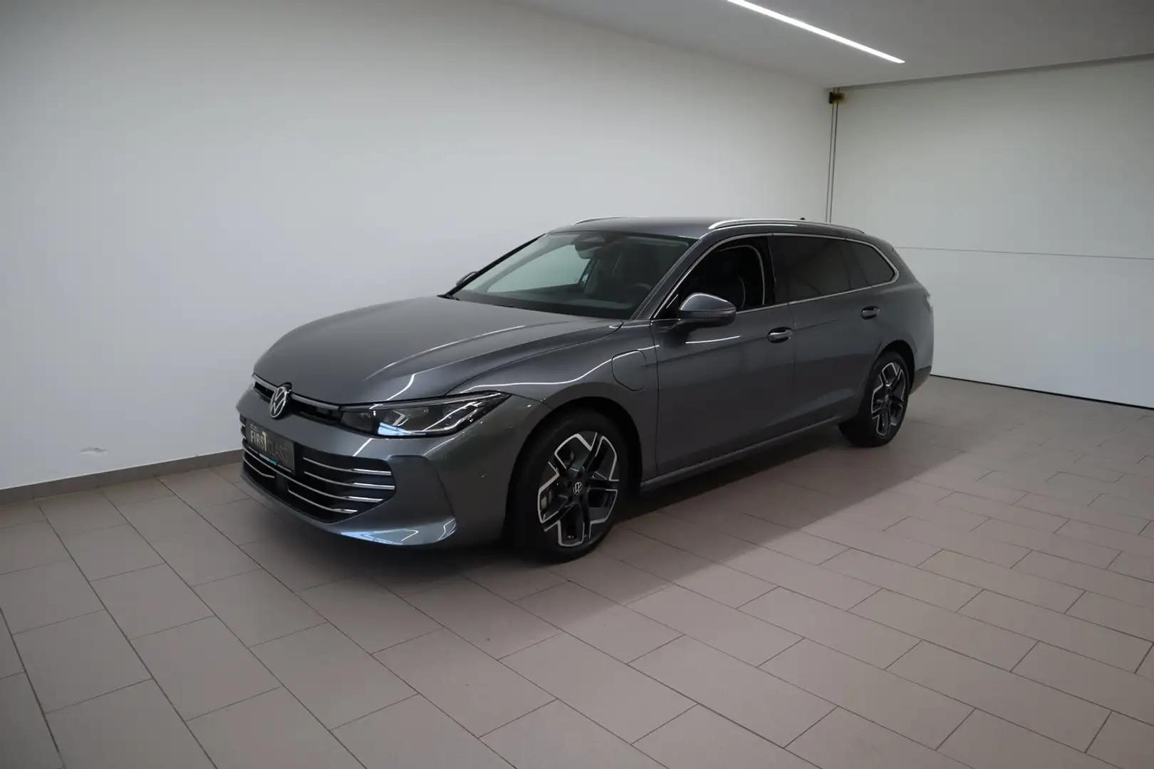 Volkswagen Passat Variant Business eHybrid 150kW Grau - 2