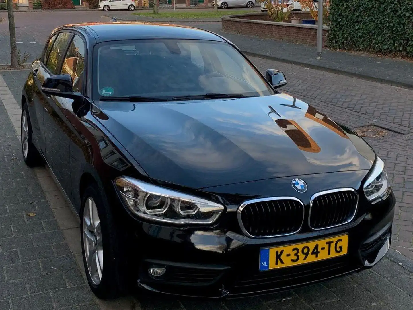 BMW 120 i High Exec Zwart - 1