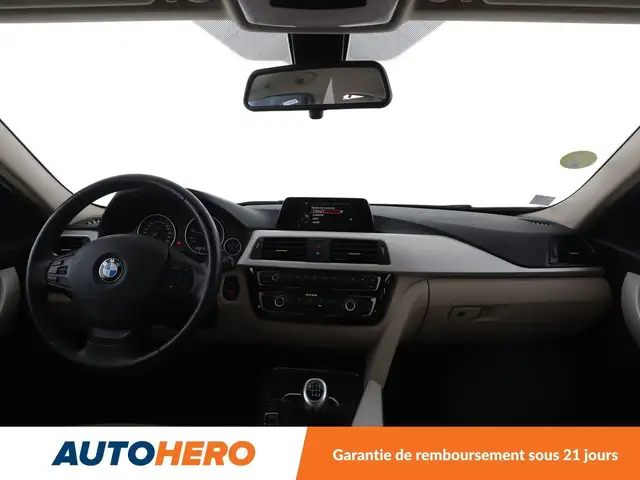 BMW 3 Series view 12