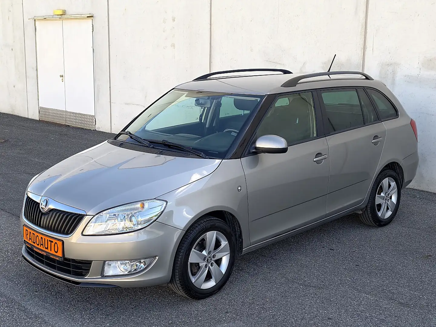 Skoda Fabia Combi Ambition+ 1,2 TSI**ÖAMTC PICKERL NEU**PDC... Beige - 1
