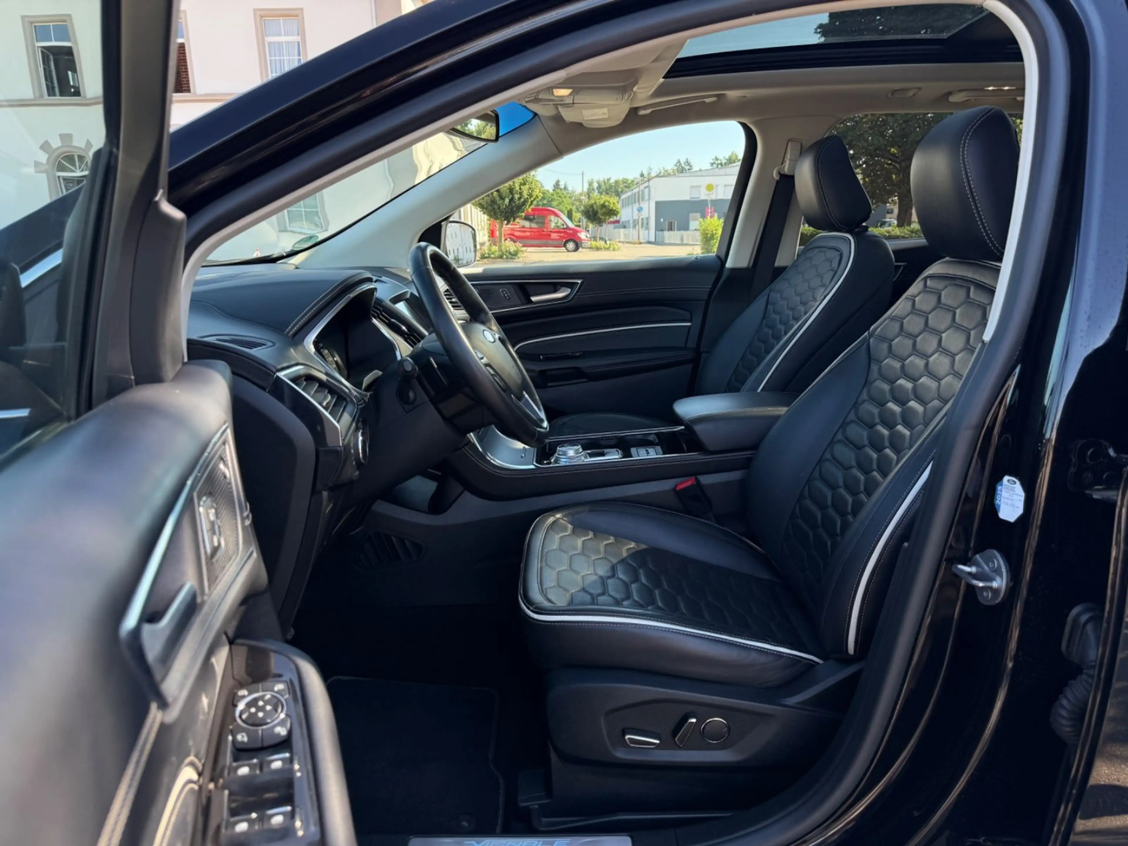 Ford Edge 2.0 EB Vignale AWD SHG AHK Laneass Panorama — photo 14