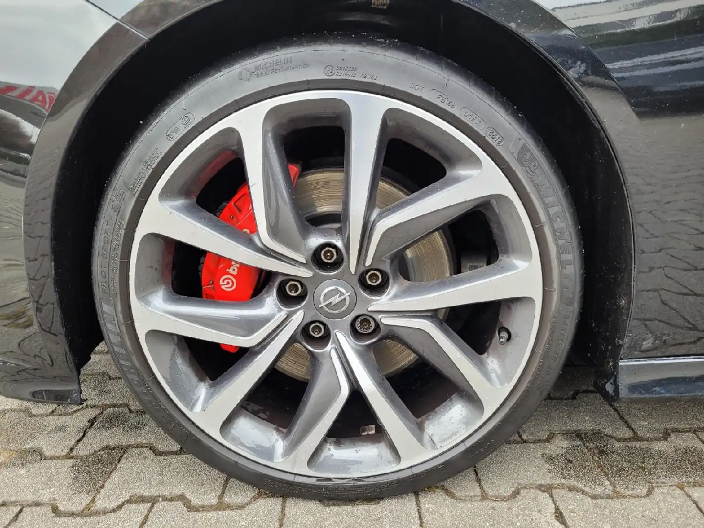 Opel Insignia GSi 4x4 Schwarz - 2