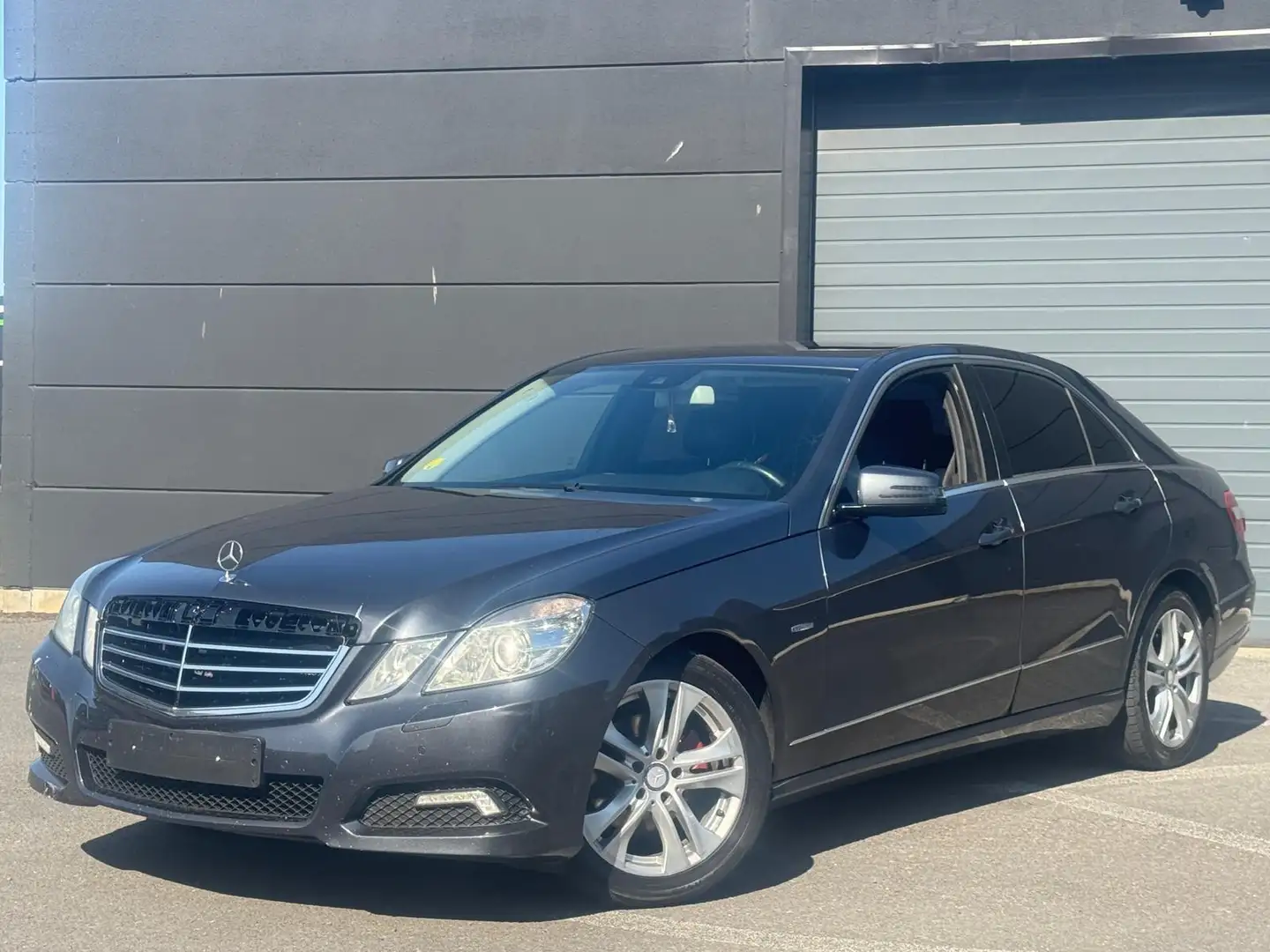 Mercedes-Benz E 220 E 220 CDI Avantgarde BI-XENON / NAVI PRO / AUTOMAT - 1