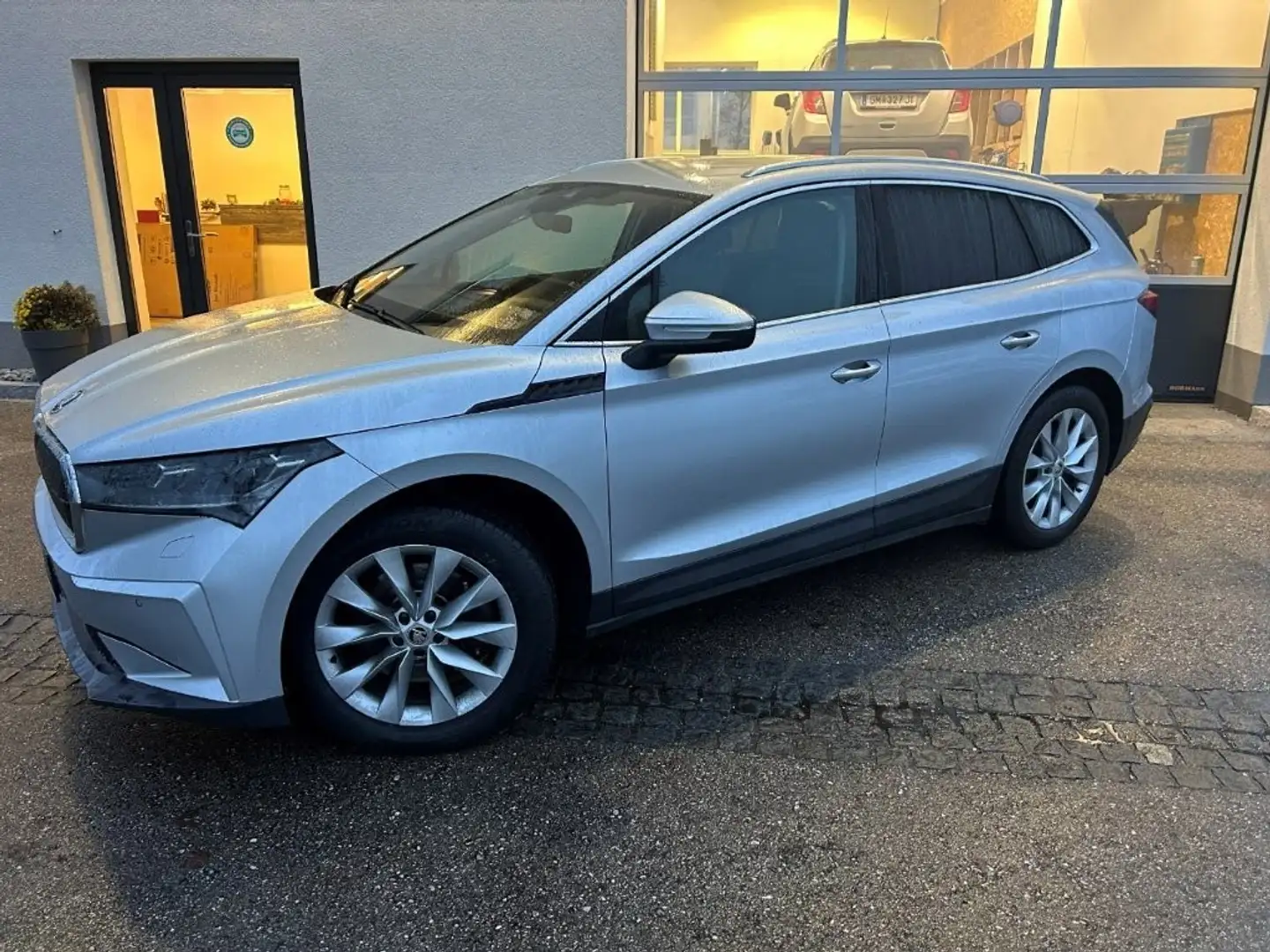 Skoda Enyaq iV 80 82kWh*MATRIX*ACC*AHV* Grau - 2