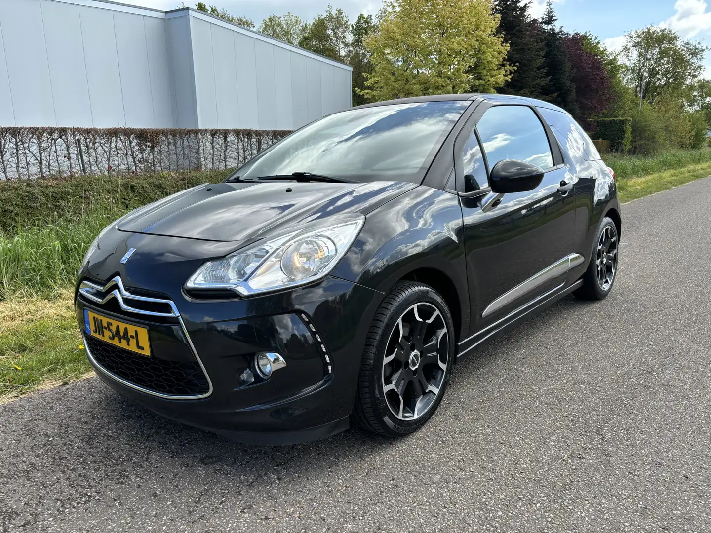 Citroen DS3 1.6 THP Sport Chic / NAVI / AIRCO / HARMAN KARDON Zwart - 1