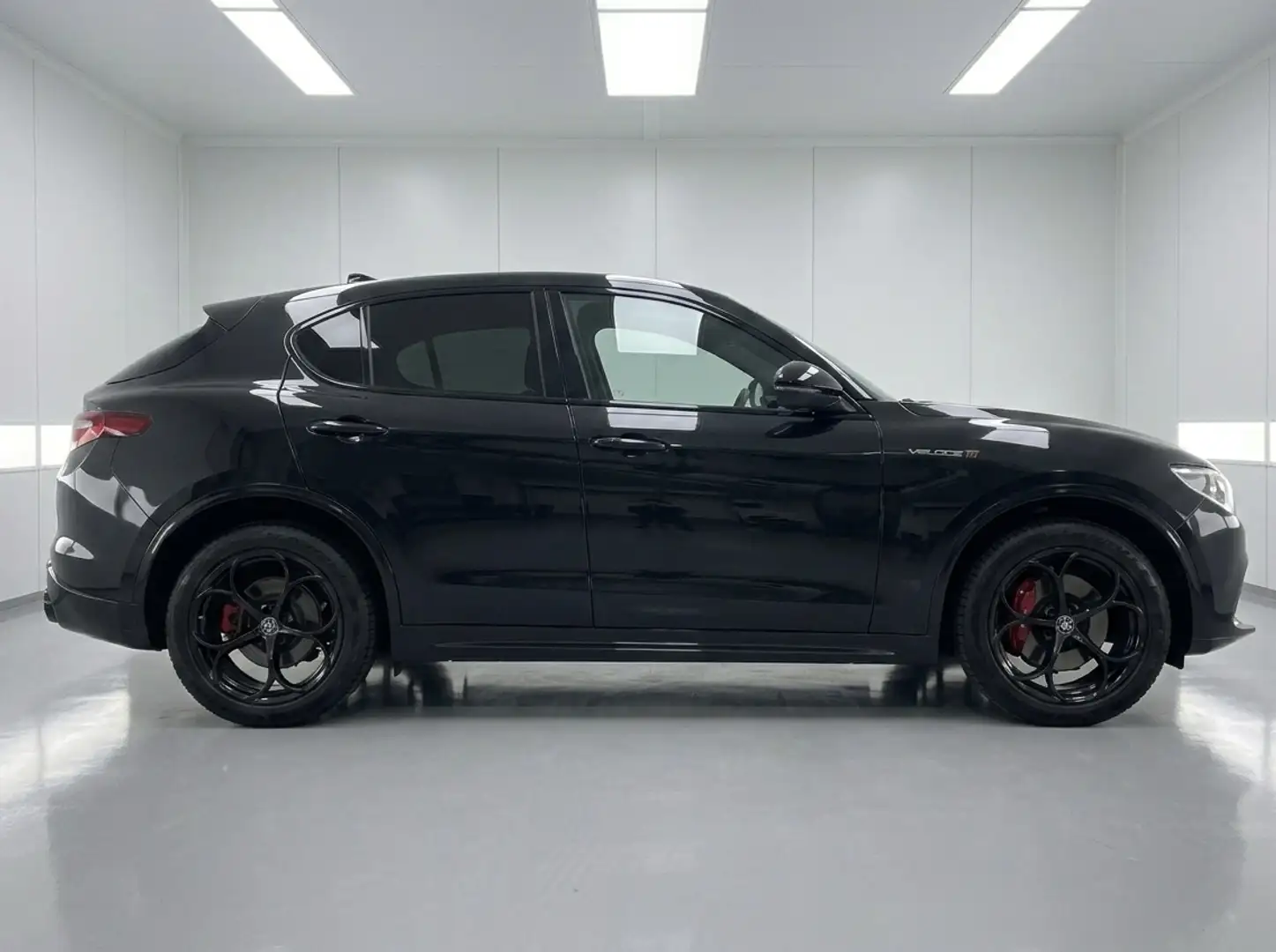 Alfa Romeo Stelvio Stelvio Veloce TI 2,0 16V 280 AT8 Q4 Veloce TI Schwarz - 1