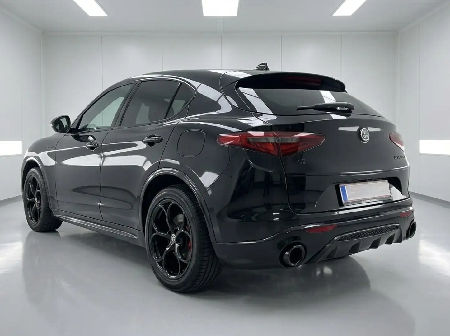 Alfa Romeo Stelvio Stelvio Veloce TI 2,0 16V 280 AT8 Q4 Veloce TI Schwarz - 2