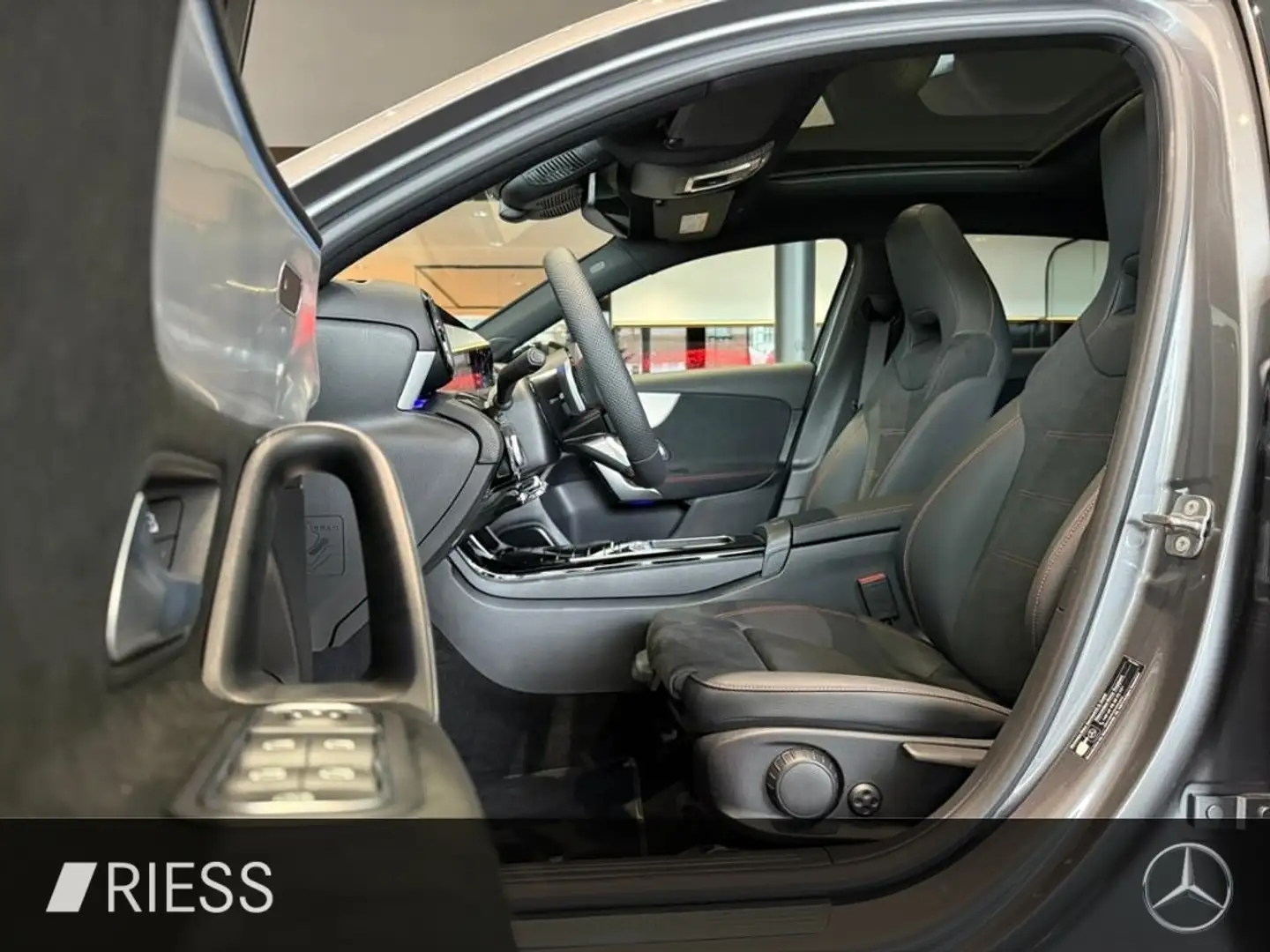 Mercedes-Benz A 200 AMG+PANO+MULTIBEAM+KEYLESS+TOTWKL+360°+ Grau - 2