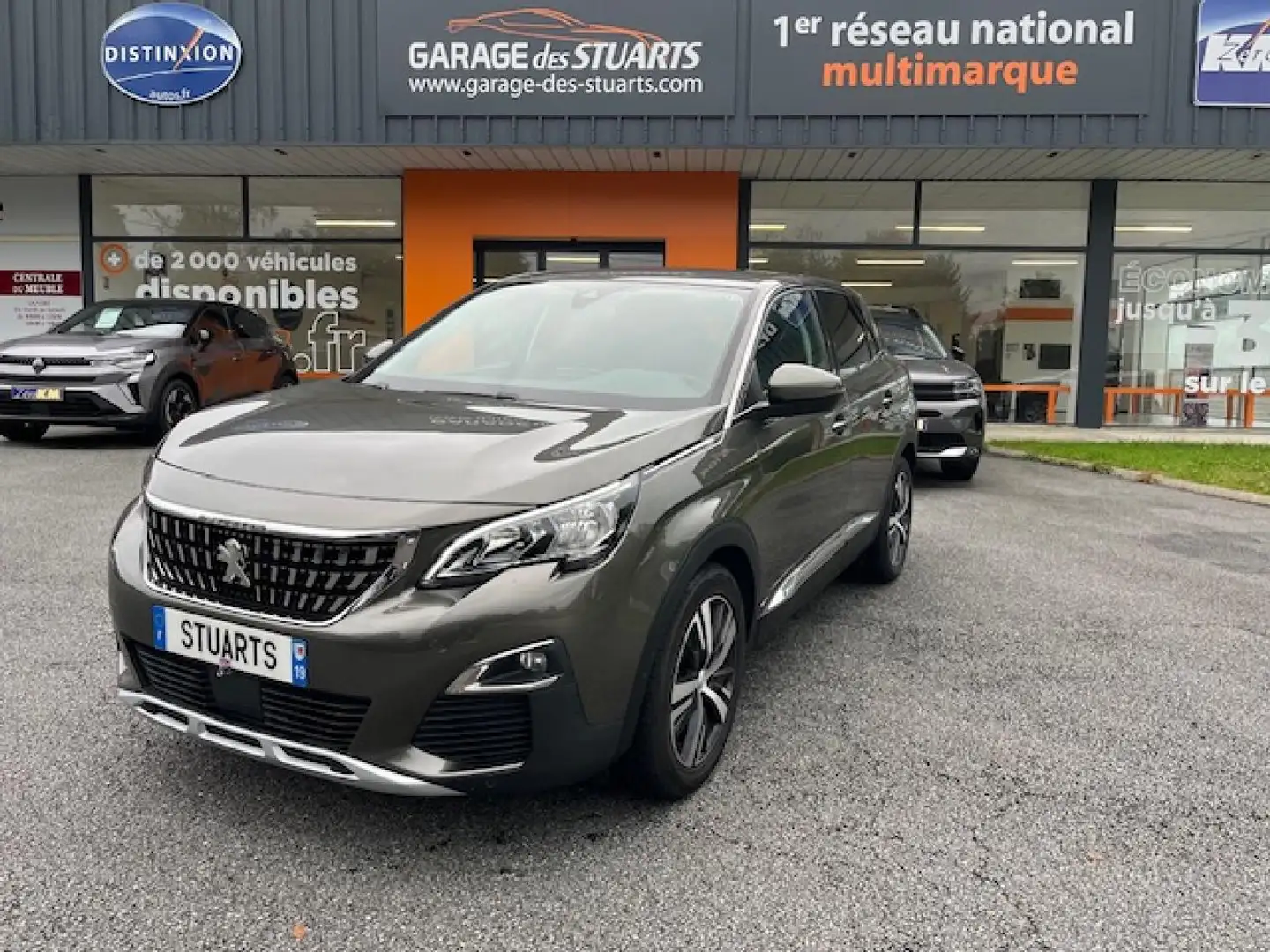 Peugeot 3008 1.5 BLUEHDi 130 - ALLURE Gris - 1