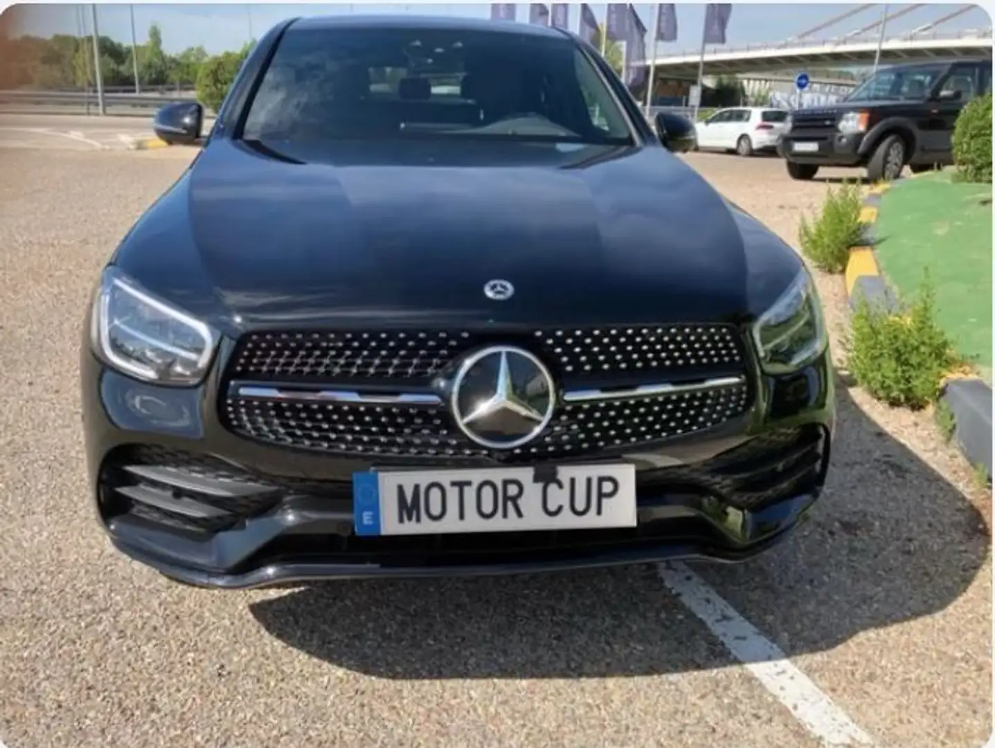 Mercedes-Benz GLC 300 300e 4Matic 9G-Tronic Schwarz - 2