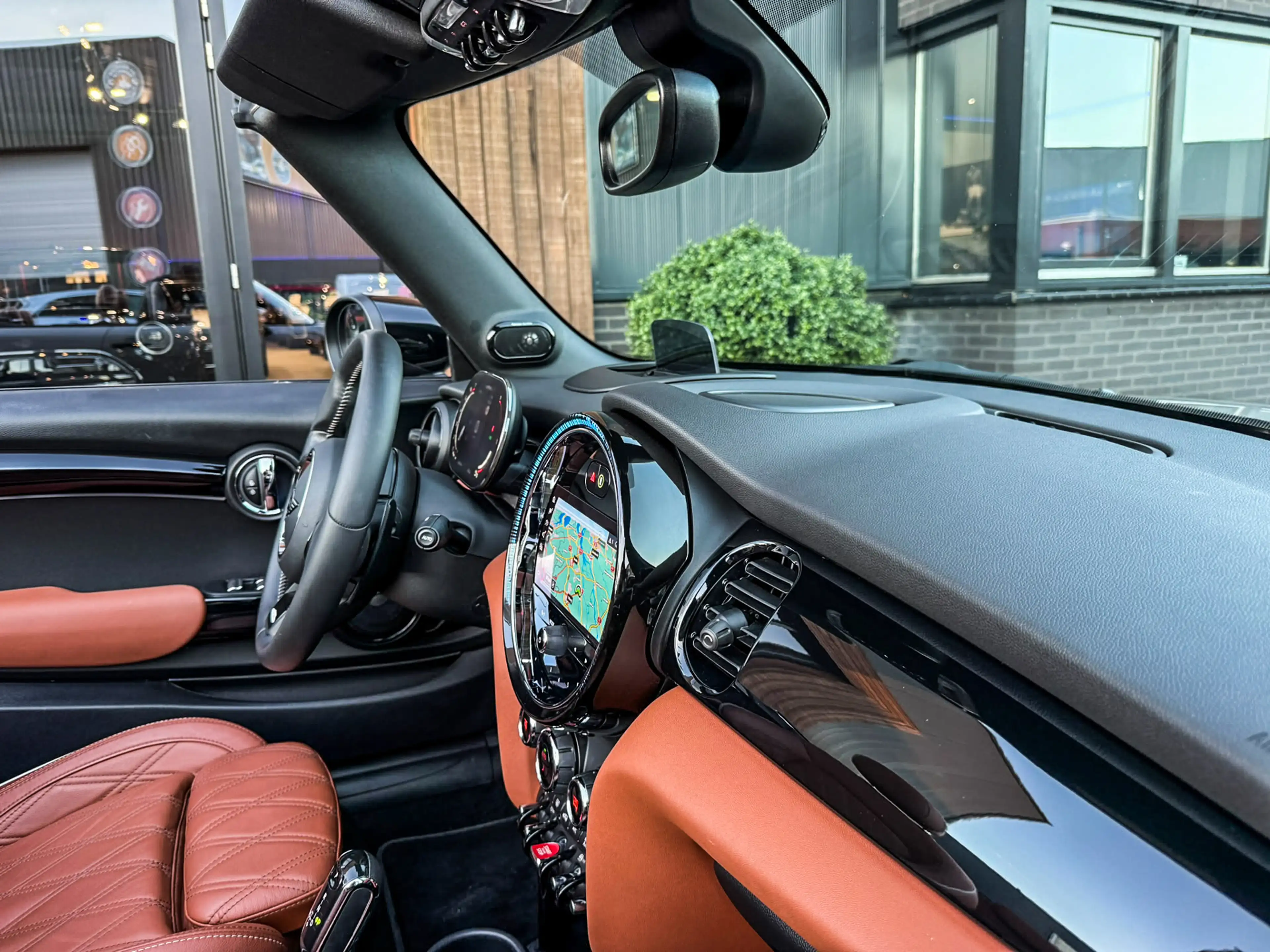 MINI John Cooper Works Cabrio 2.0 JCW Pack F1 aut 231pk/Rooftop grey/Bruin leer/ — photo 14