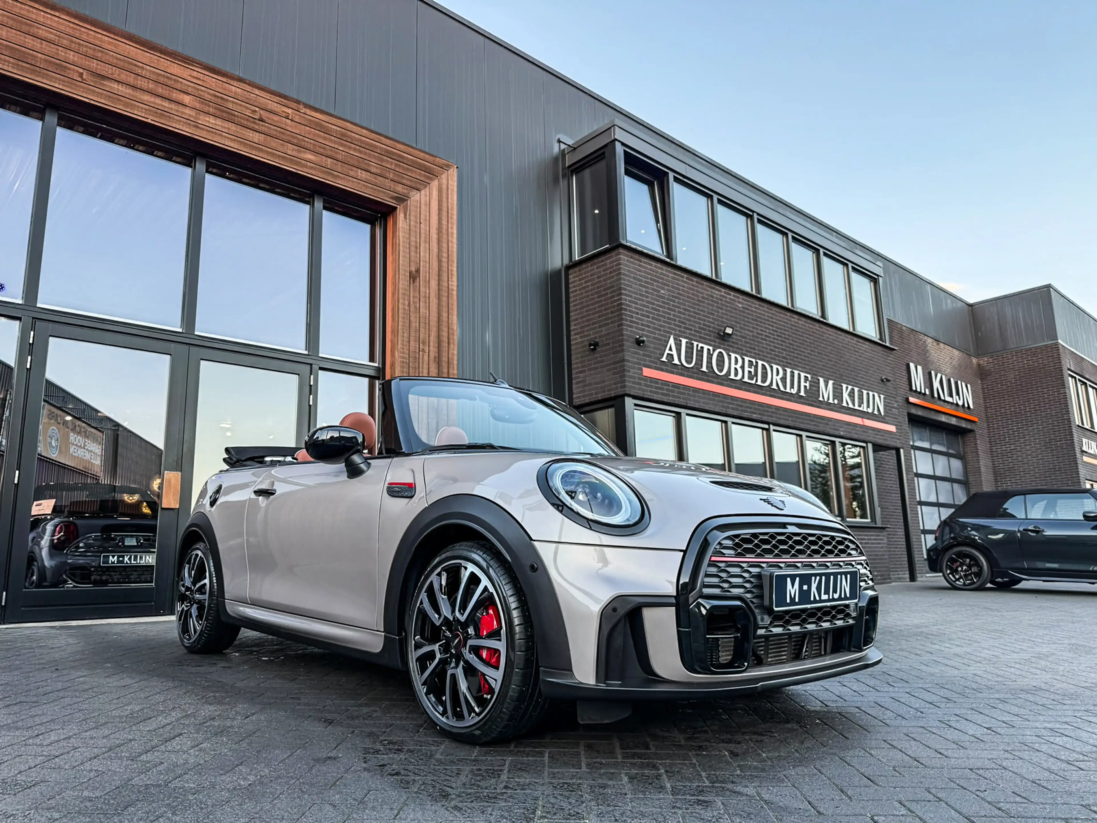 MINI John Cooper Works Cabrio 2.0 JCW Pack F1 aut 231pk/Rooftop grey/Bruin leer/