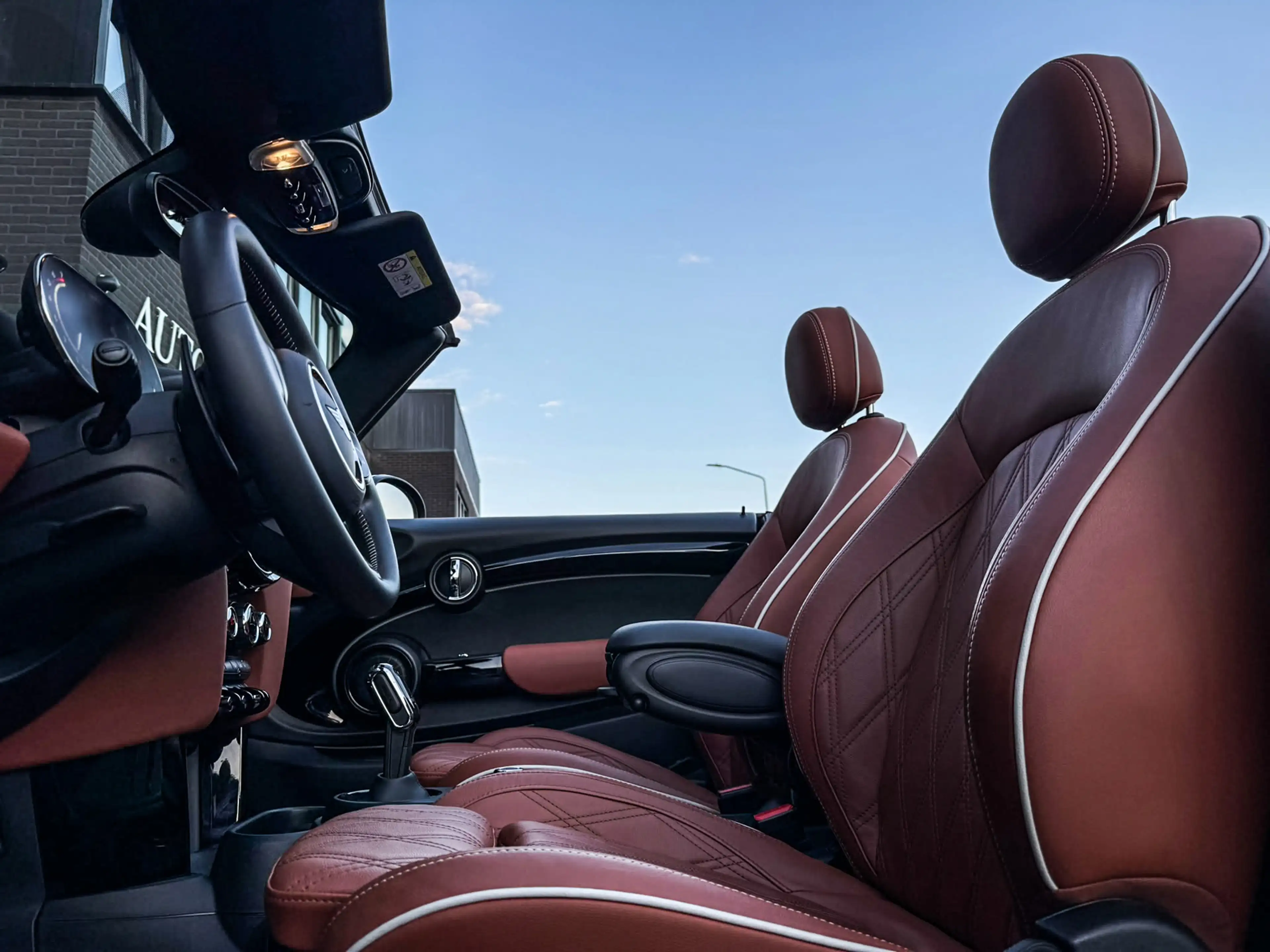 MINI John Cooper Works Cabrio 2.0 JCW Pack F1 aut 231pk/Rooftop grey/Bruin leer/ — photo 4