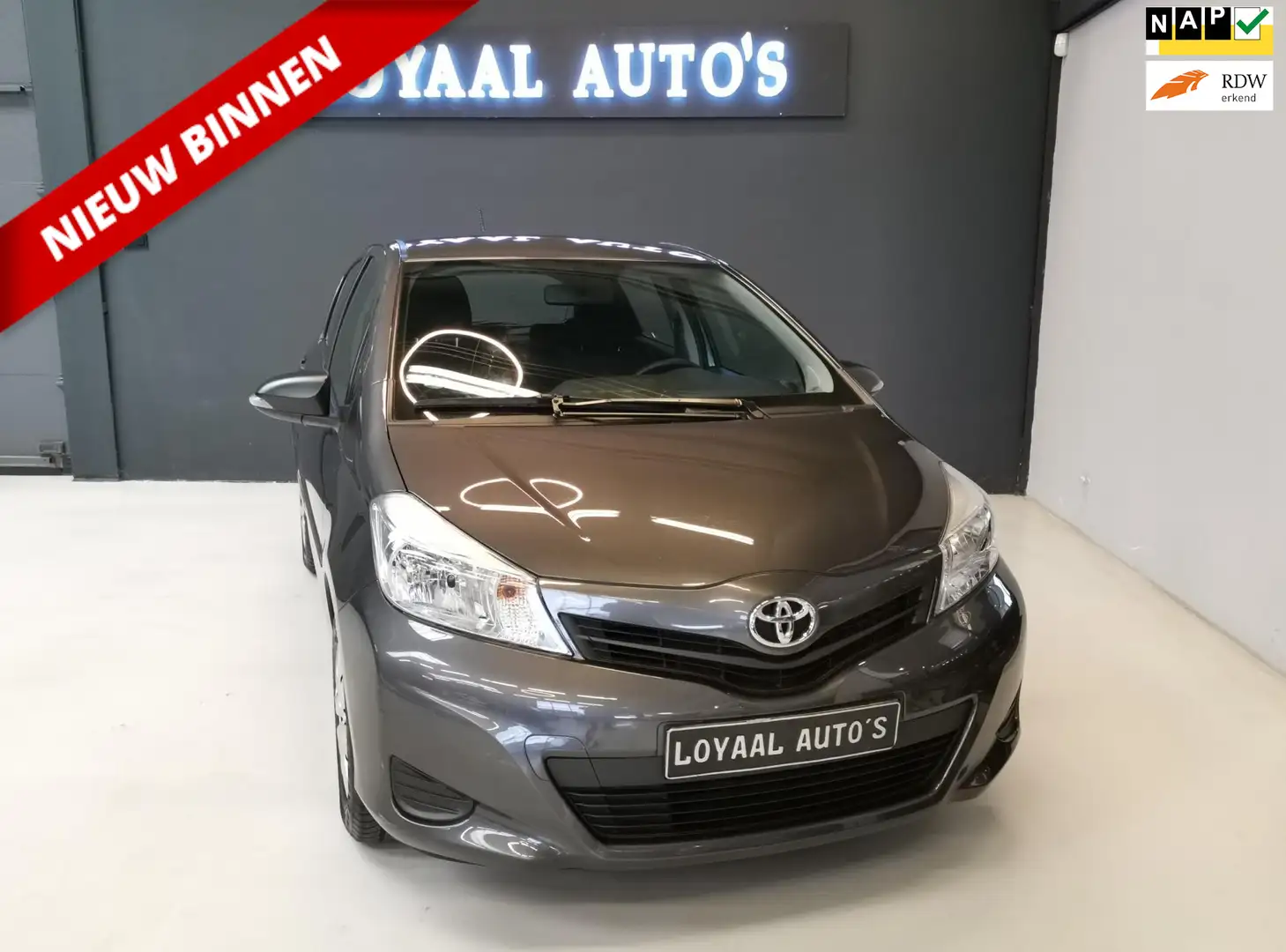 Toyota Yaris 1.0 VVT-i Comfort | ELKE.RAMEN | NAP | APK. Серый - 1
