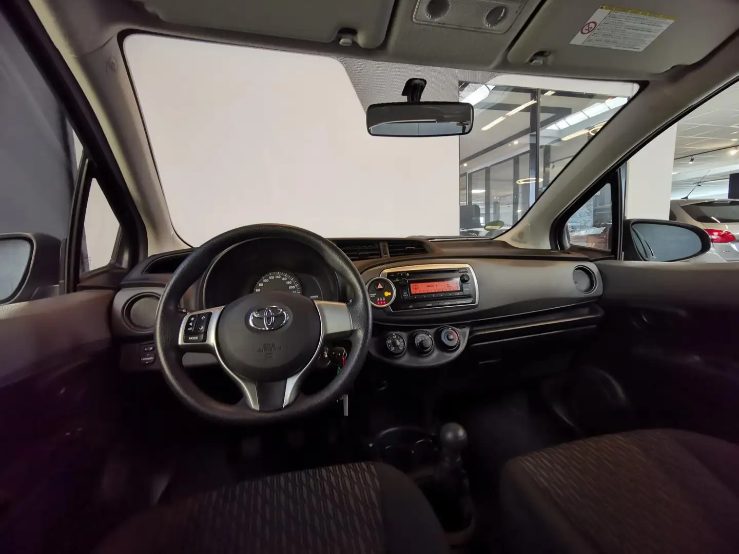 Toyota Yaris 1.0 VVT-i Comfort | ELKE.RAMEN | NAP | APK. Серый - 2