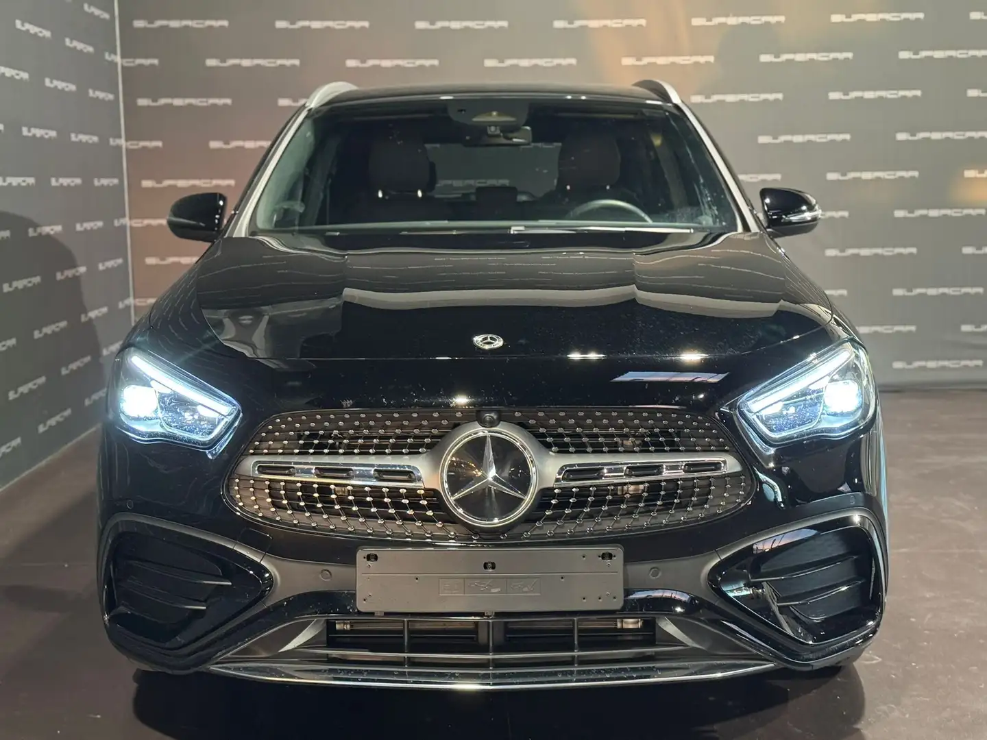 Mercedes-Benz GLA 200 d Automatic AMG Line Advanced Plus GANCIO TRAINO Nero - 2