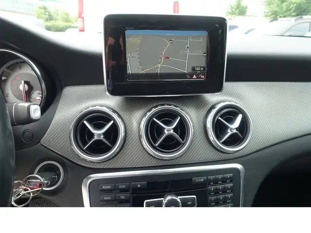 Mercedes-Benz Gla view 12