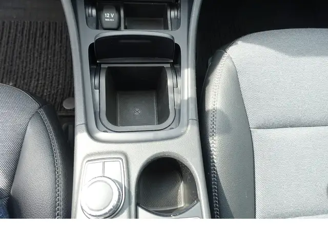 Mercedes-Benz Gla view 14