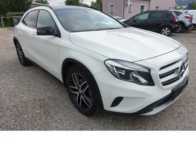 Mercedes-Benz Gla view 3