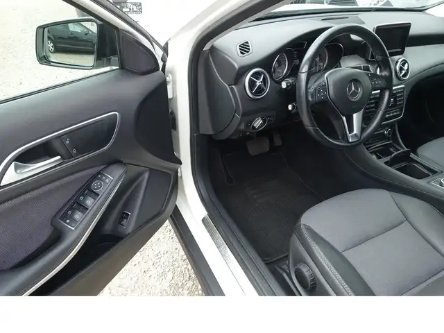 Mercedes-Benz Gla view 15