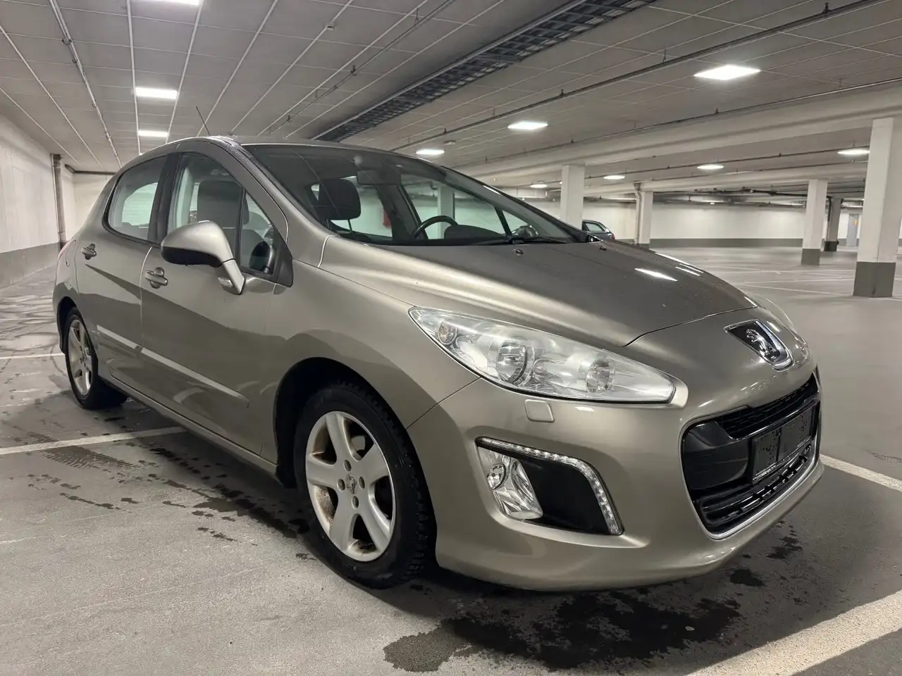 Peugeot 308 1.6 HDi 110ch FAP BVM5 BLUE LION Premium