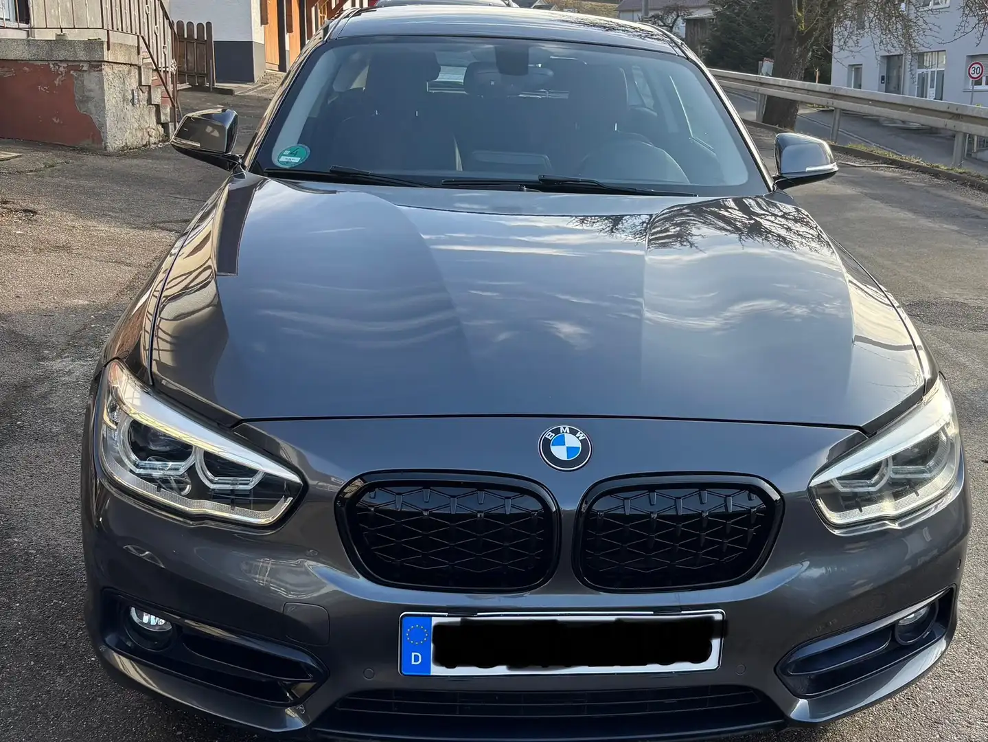 BMW 116 1er Diesel (3-Türer) 116d Šedá - 2