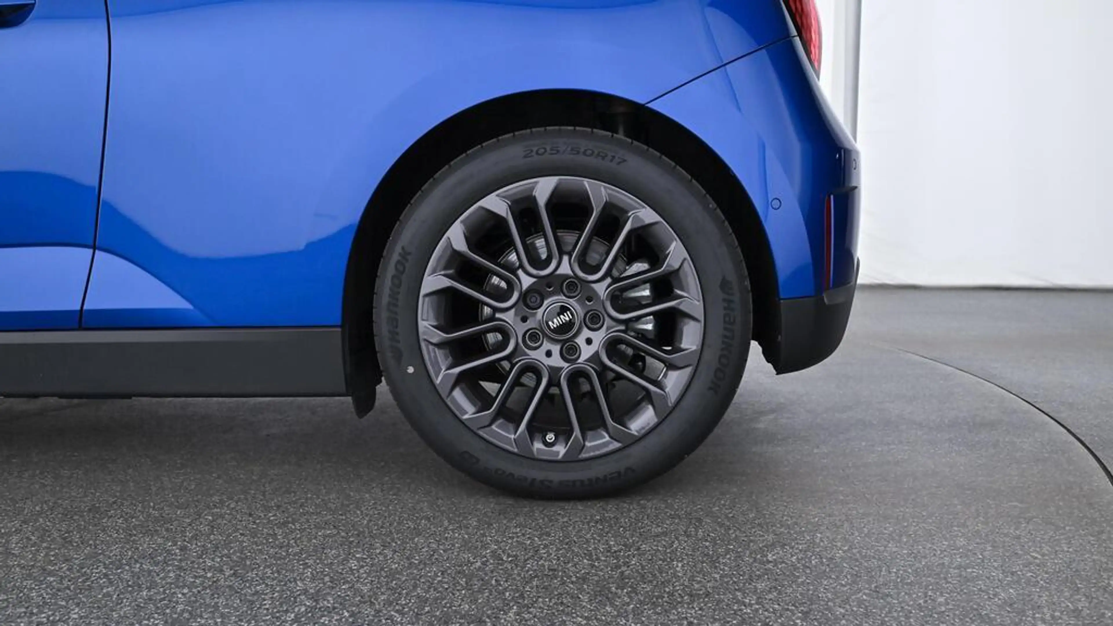 MINI Cooper E Favoured Trim — photo 11