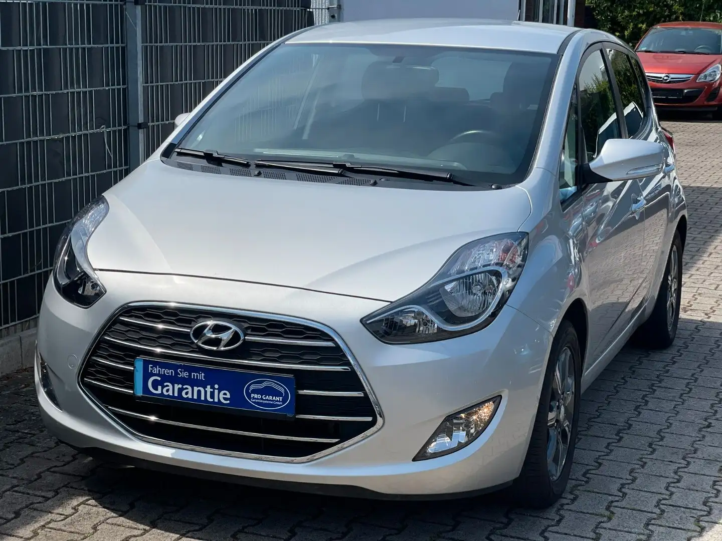Hyundai iX20 Space Plus/2.Hand/Kamera/Navi/Garantie Plateado - 1