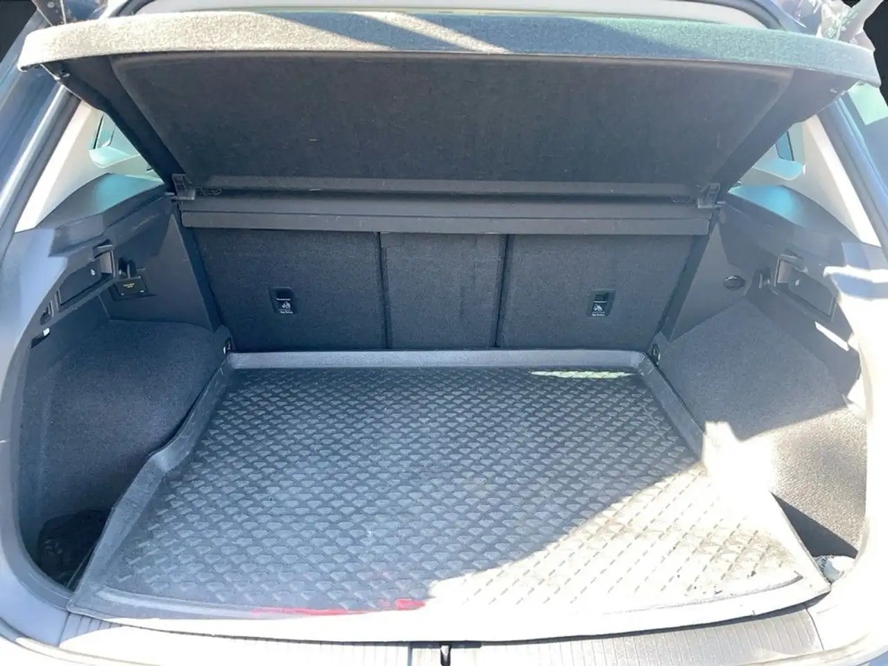 Volkswagen Tiguan 2.0 TDI DSG Life Navi IQ.Light AHK 15