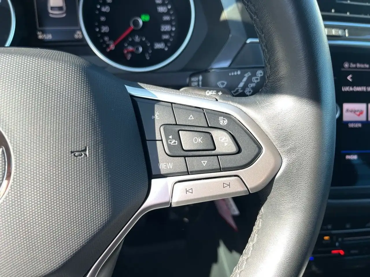 Volkswagen Tiguan 2.0 TDI DSG Life Navi IQ.Light AHK 18