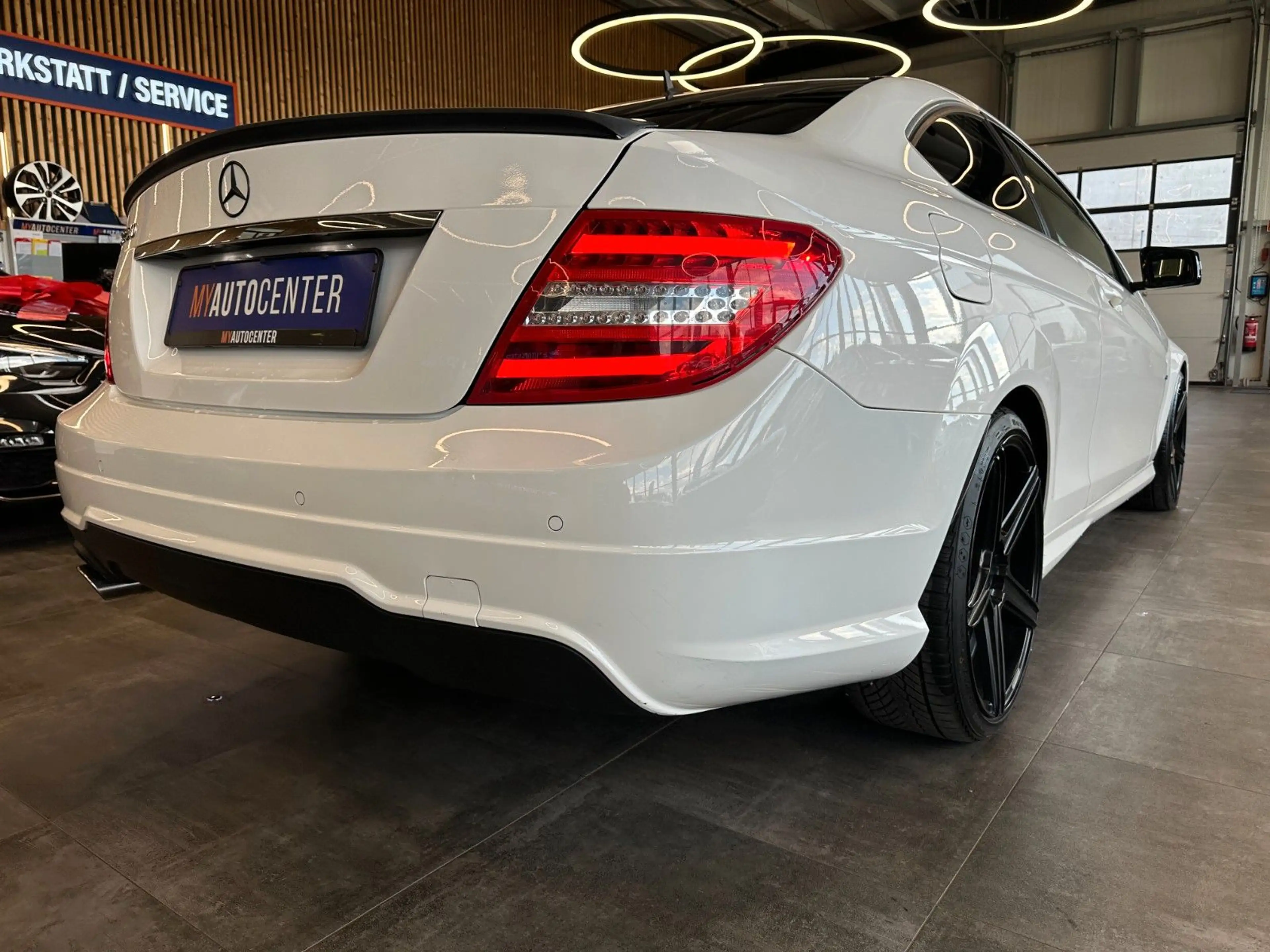 Mercedes-Benz C 250 *MEMORY*HarmanKardon*2-ZONEN*NAV*SPORT* — photo 2