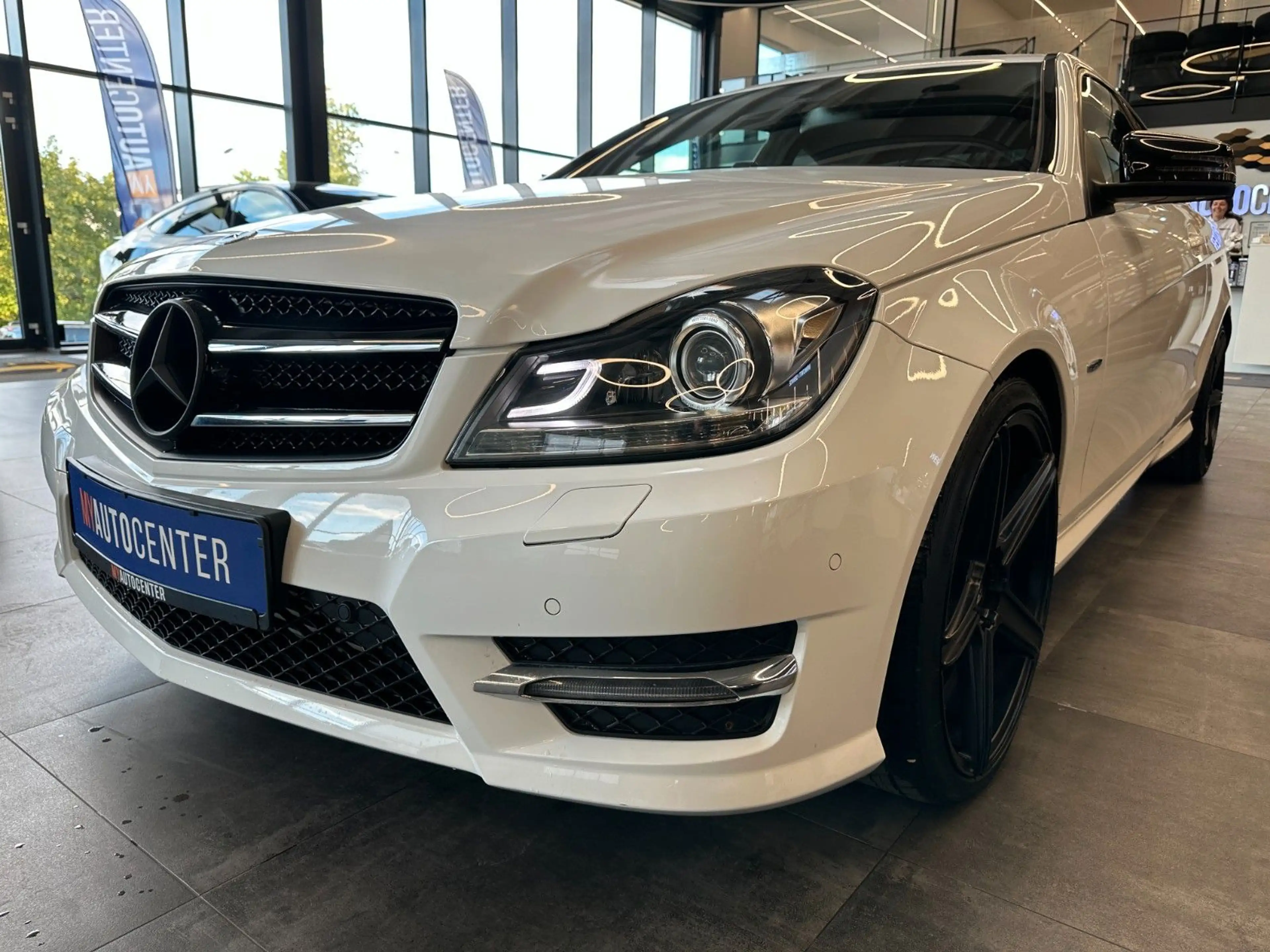 Mercedes-Benz C 250 *MEMORY*HarmanKardon*2-ZONEN*NAV*SPORT* — photo 4