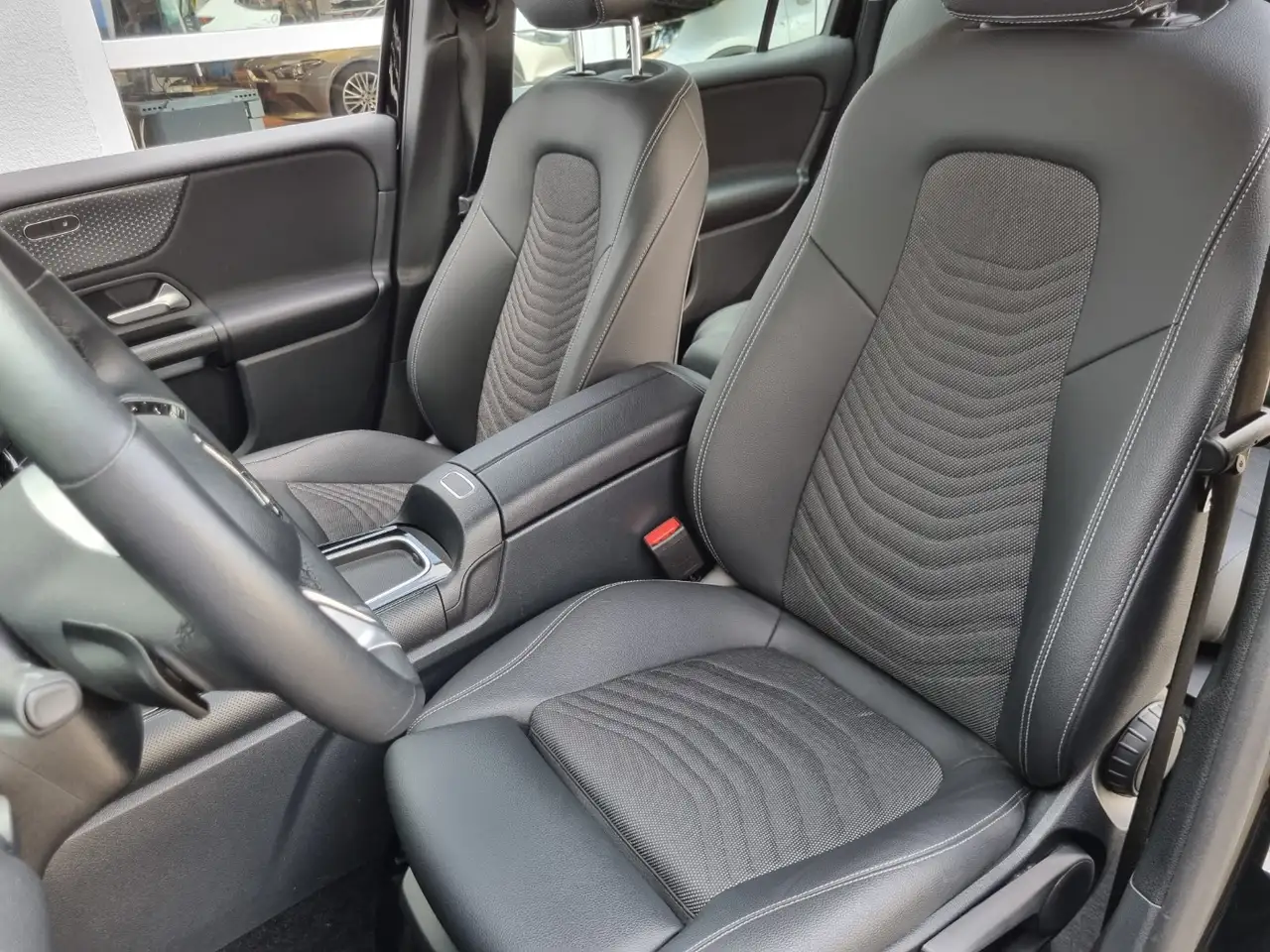 Mercedes-Benz GLB d 4MATIC Österreich-Edition, миниатюра 12