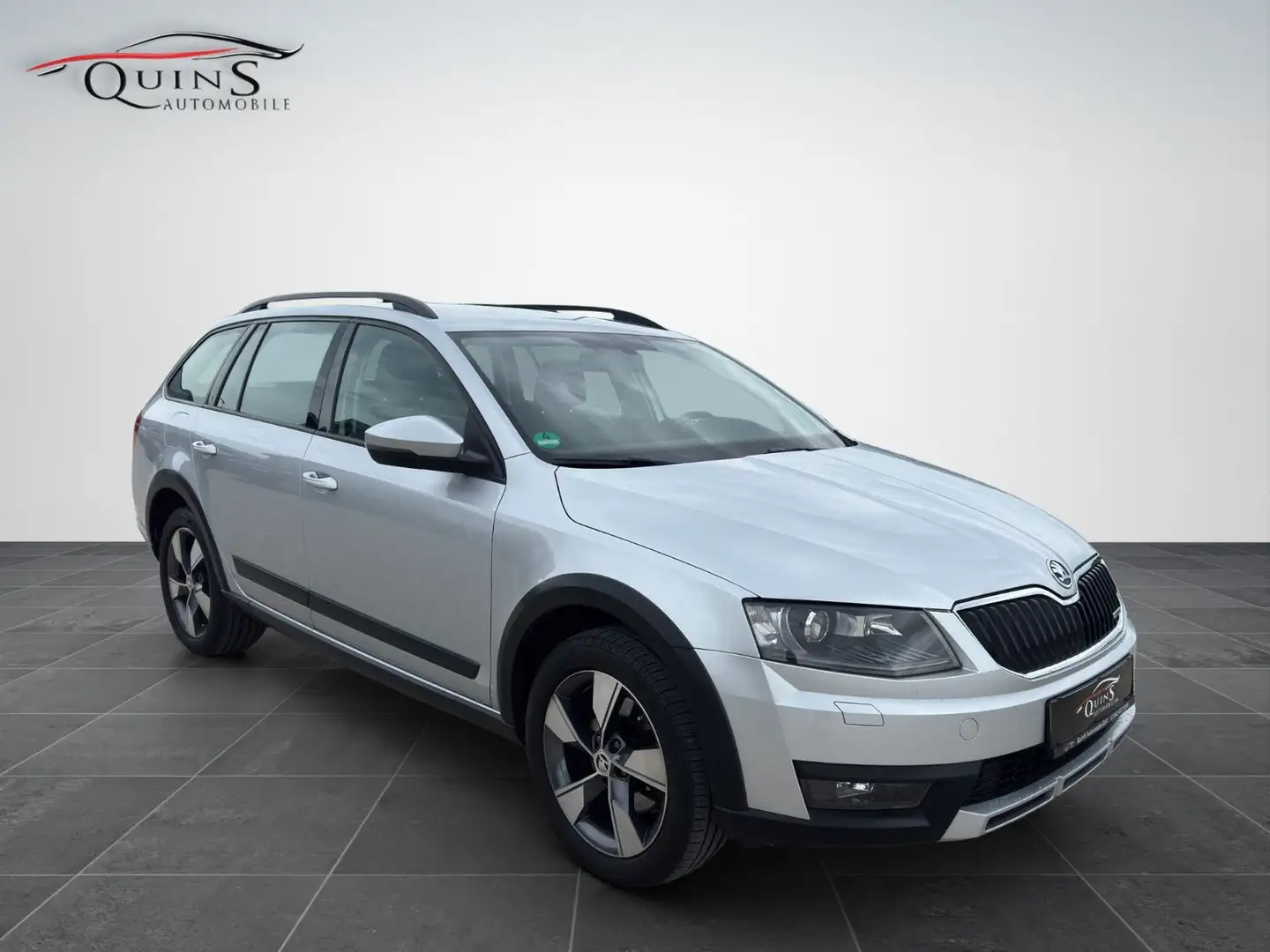 Skoda Octavia Combi Scout 4x4  PDC AC AHK Silber - 1