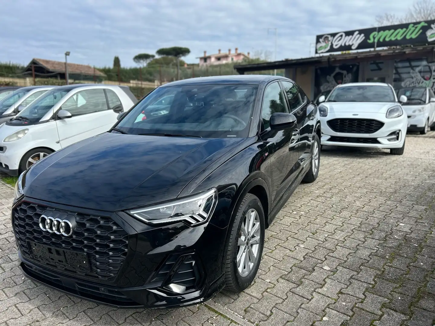Audi Q3 SPORTBACK 35 S LINE-WIRELESS-CARPLAY-RETROCAMERA Noir - 1