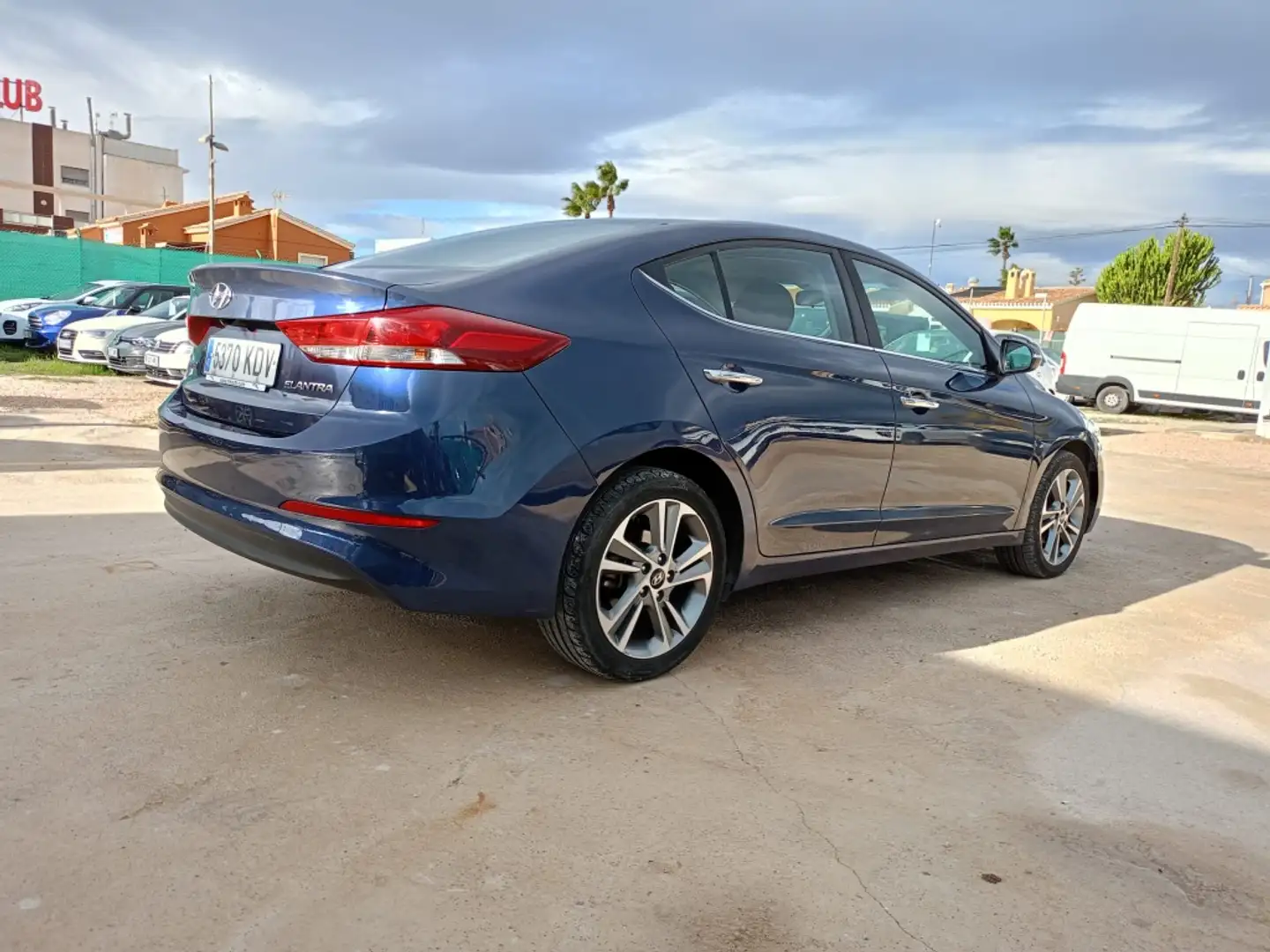 Hyundai ELANTRA 1.6CRDi Style DCT 136 Bleu - 2