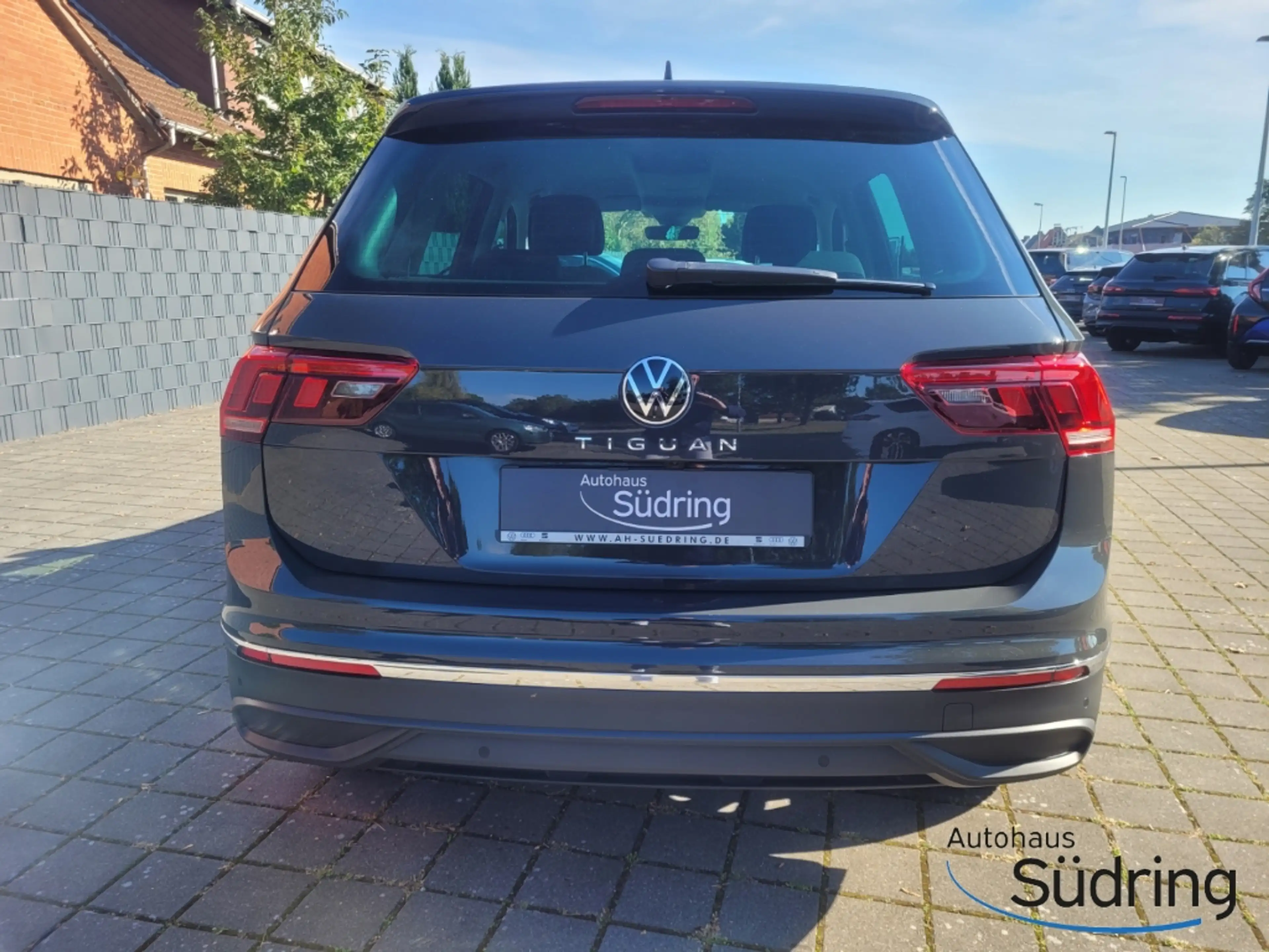 Volkswagen Tiguan Life 2.0 TDI DSG AHK Navi ACC Rückfk. — photo 6
