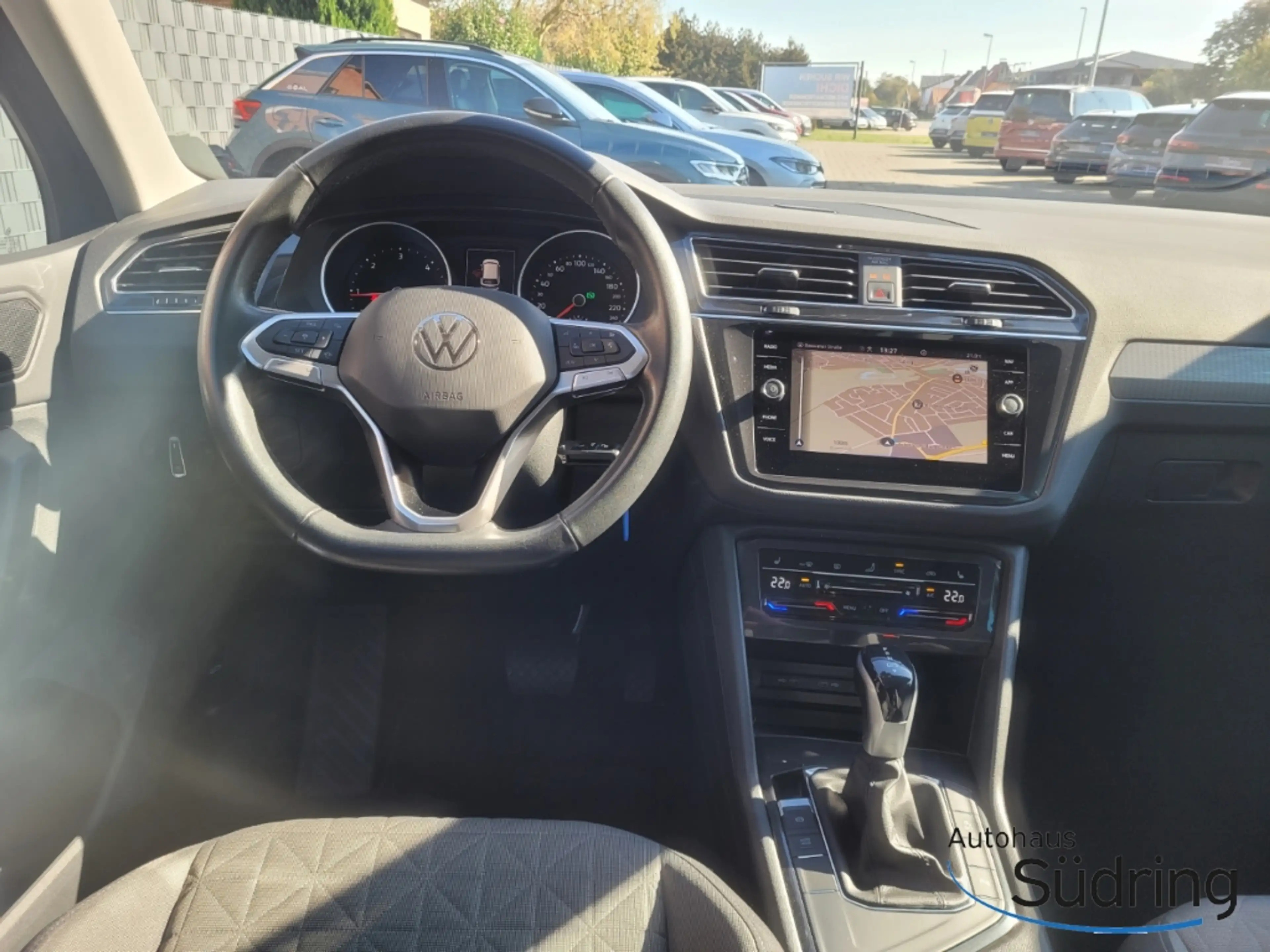 Volkswagen Tiguan Life 2.0 TDI DSG AHK Navi ACC Rückfk. — photo 11