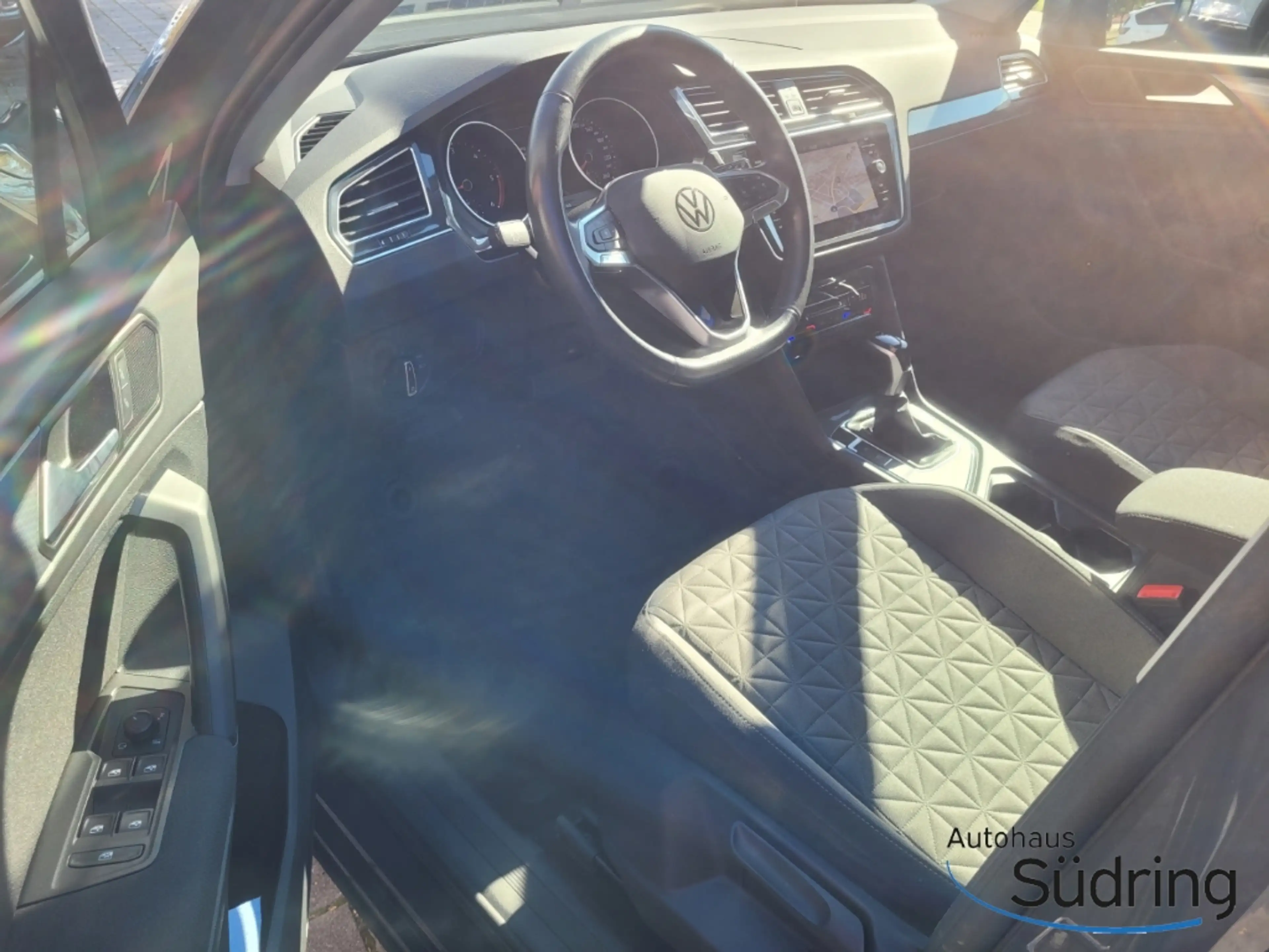 Volkswagen Tiguan Life 2.0 TDI DSG AHK Navi ACC Rückfk. — photo 12