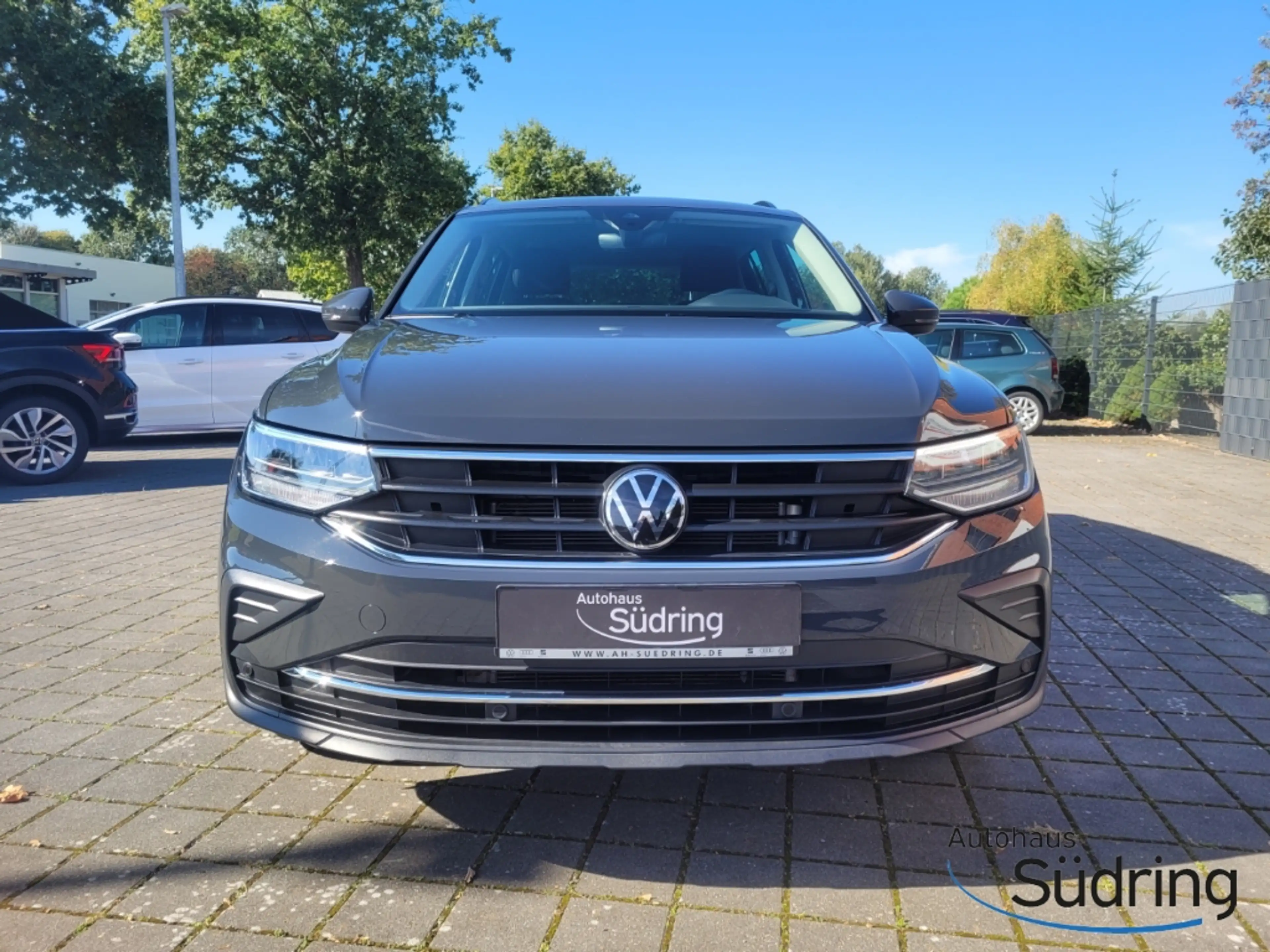 Volkswagen Tiguan Life 2.0 TDI DSG AHK Navi ACC Rückfk. — photo 2